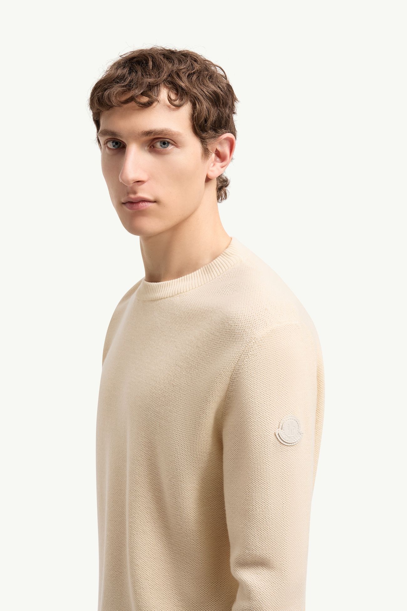 Maglione in lana con logo in pelle Uomo Giallo Ocra Moncler 1