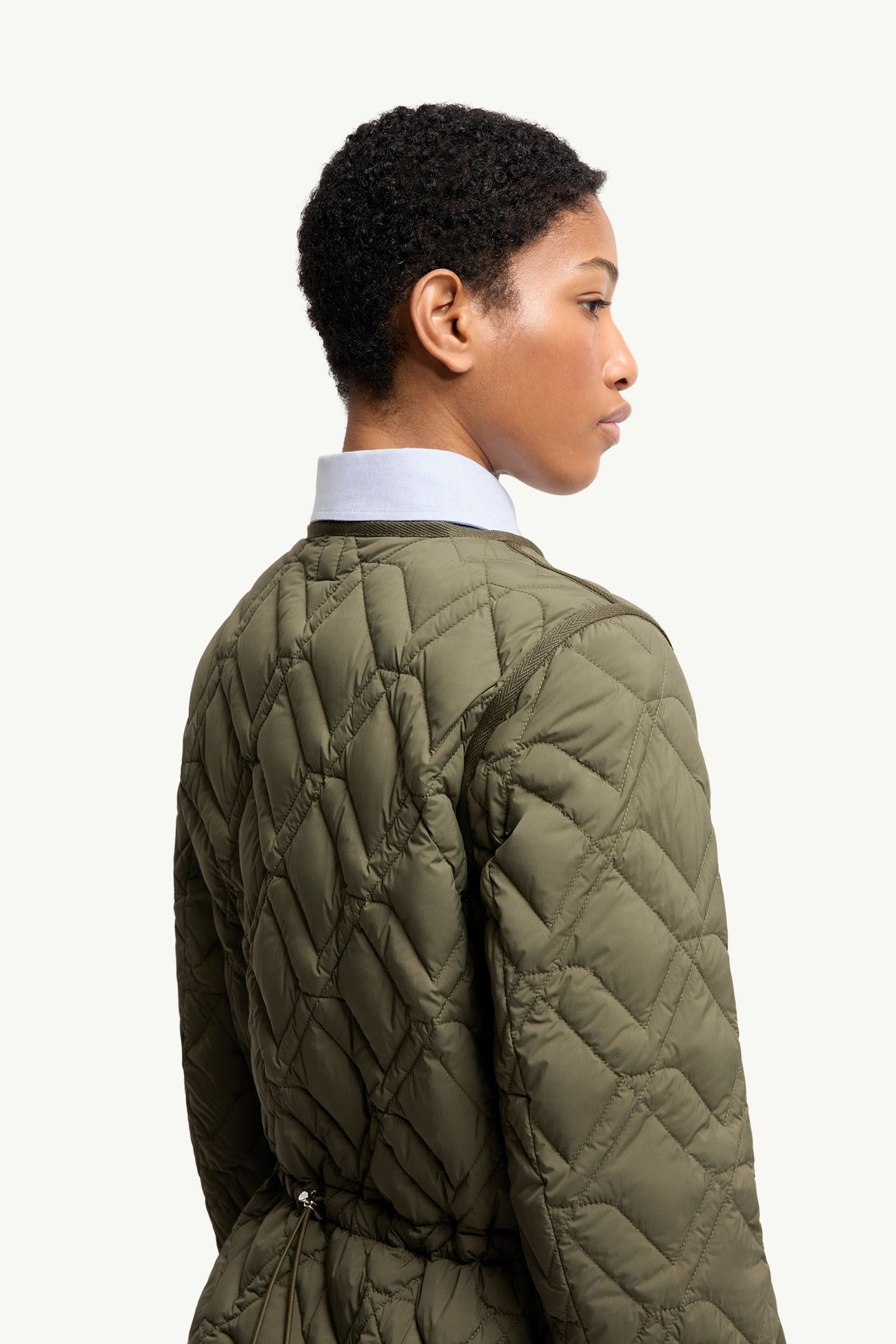 Plumífero corto con capucha y acolchado geométrico Lilas Mujer Verde Oliva Moncler 5