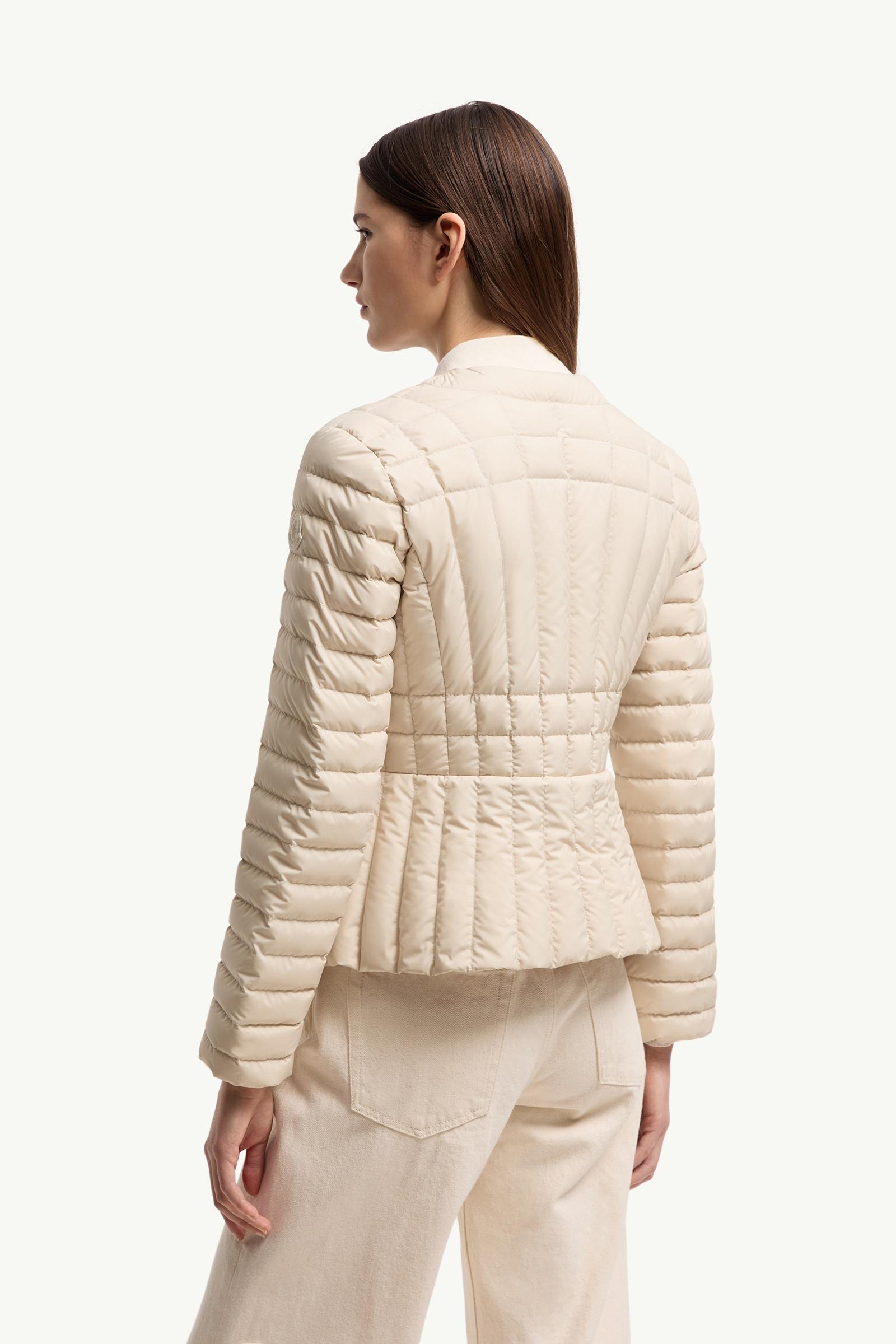 MONCLER ベージュ ダウンジャケット　ライトダウン　01 ライトベージュ Suyenne ダウンジャケット : ロングジャケット