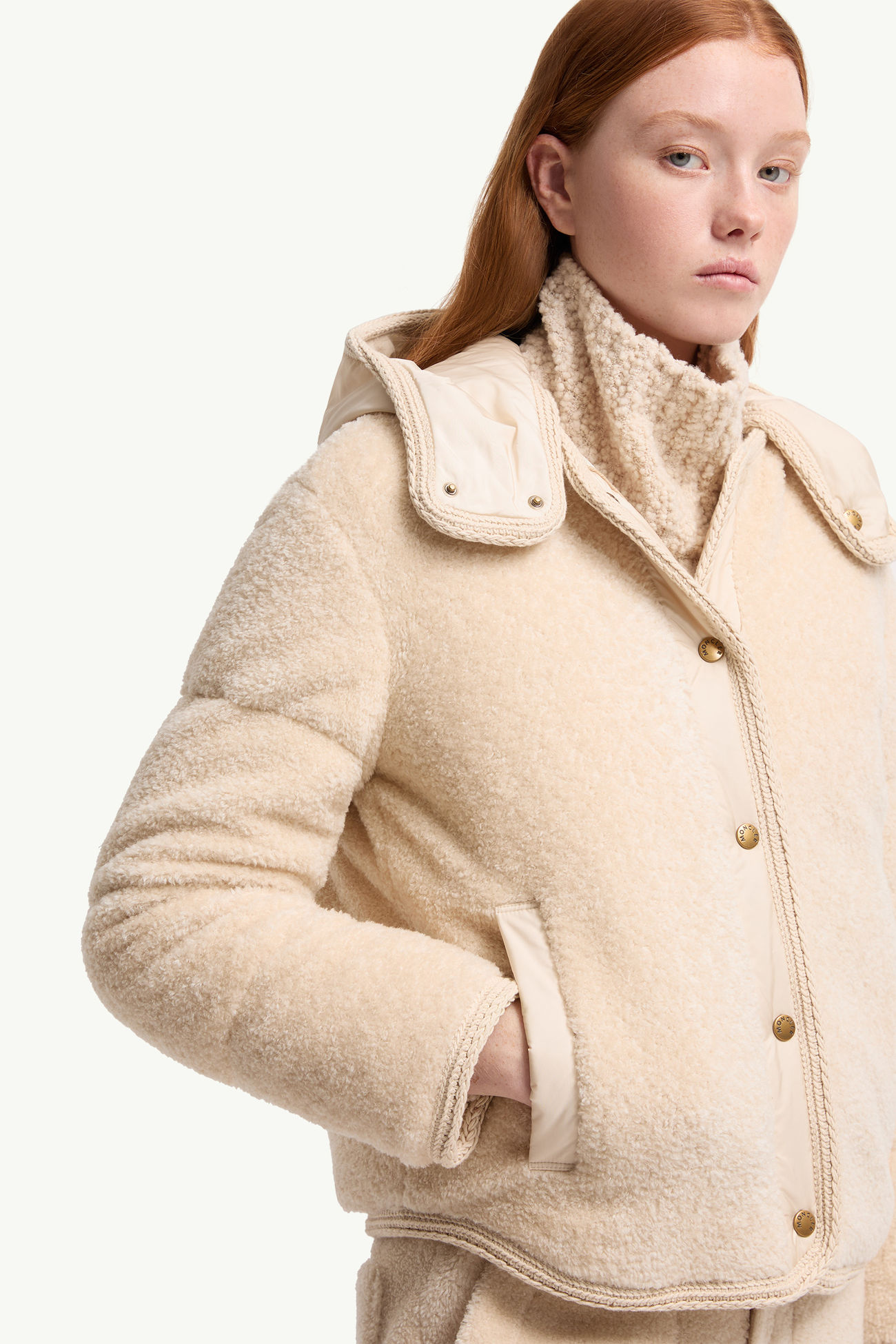 Doudoune courte en teddy à capuche et bordure tressée Ciboulette Femmes Blanc Ivoire Moncler 6