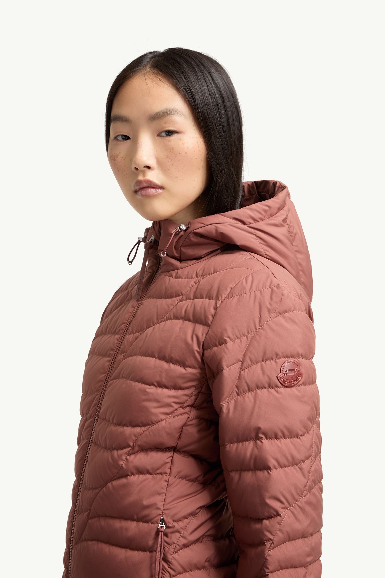 Plumífero corto con capucha Delebiao Mujer Marrón Moncler 1