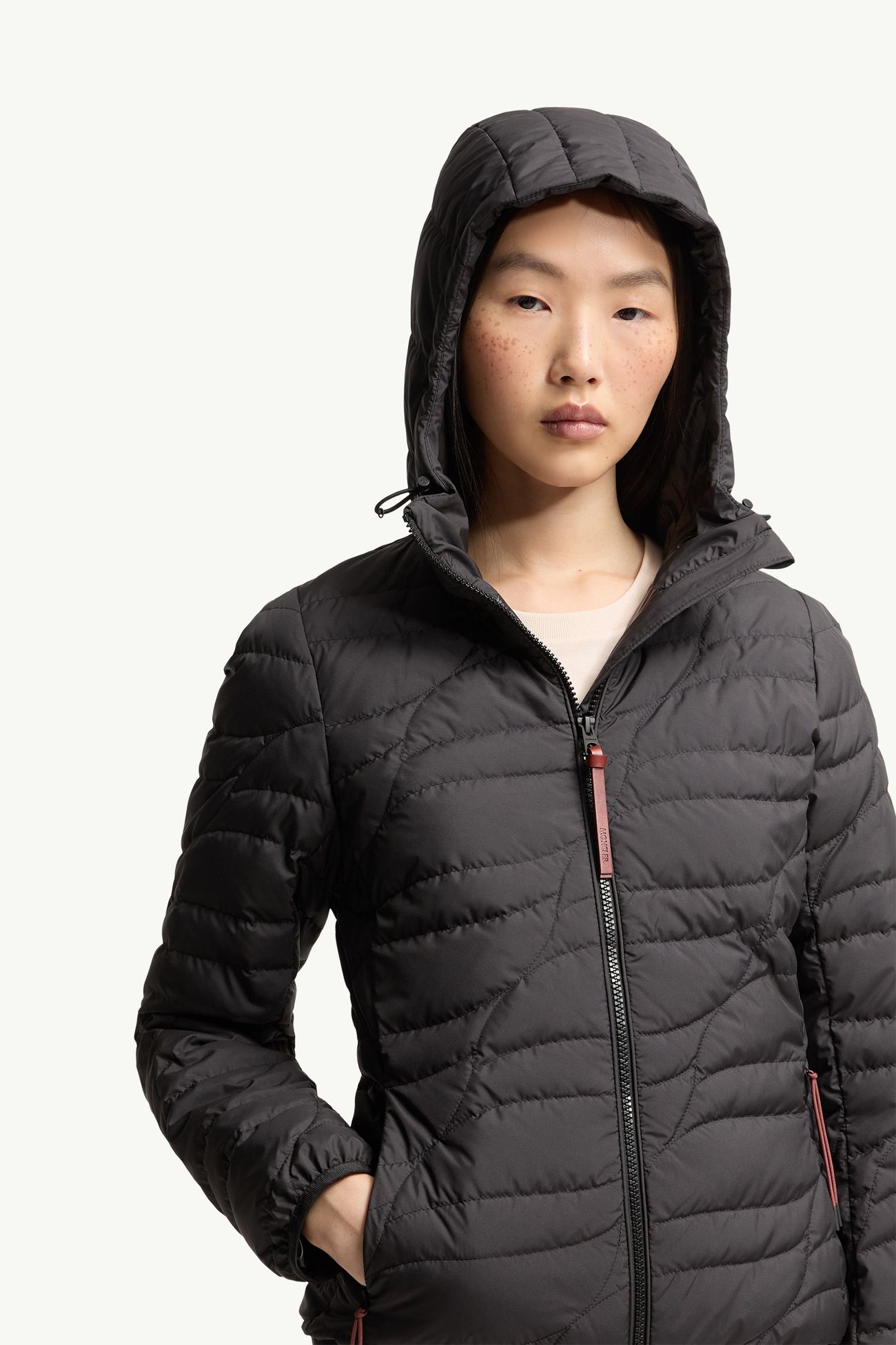 Delebiao kurze Daunenjacke mit Kapuze Damen Schwarz Moncler 5