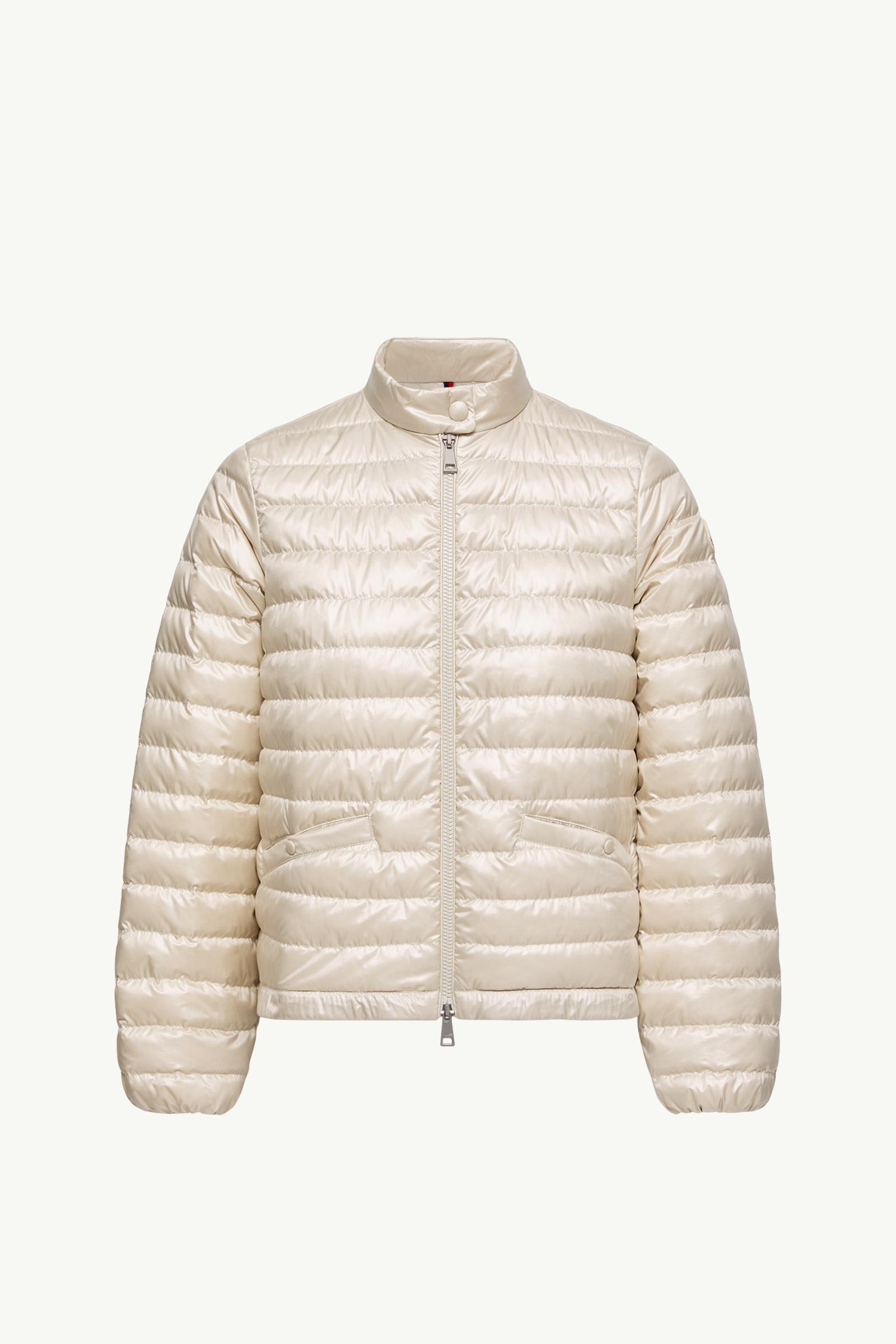 https://moncler-cdn.thron.com/api/v1/content-delivery/shares/dpx6uv/contents/L10931A00099597QN037_F/image/L10931A00099597QN037_F