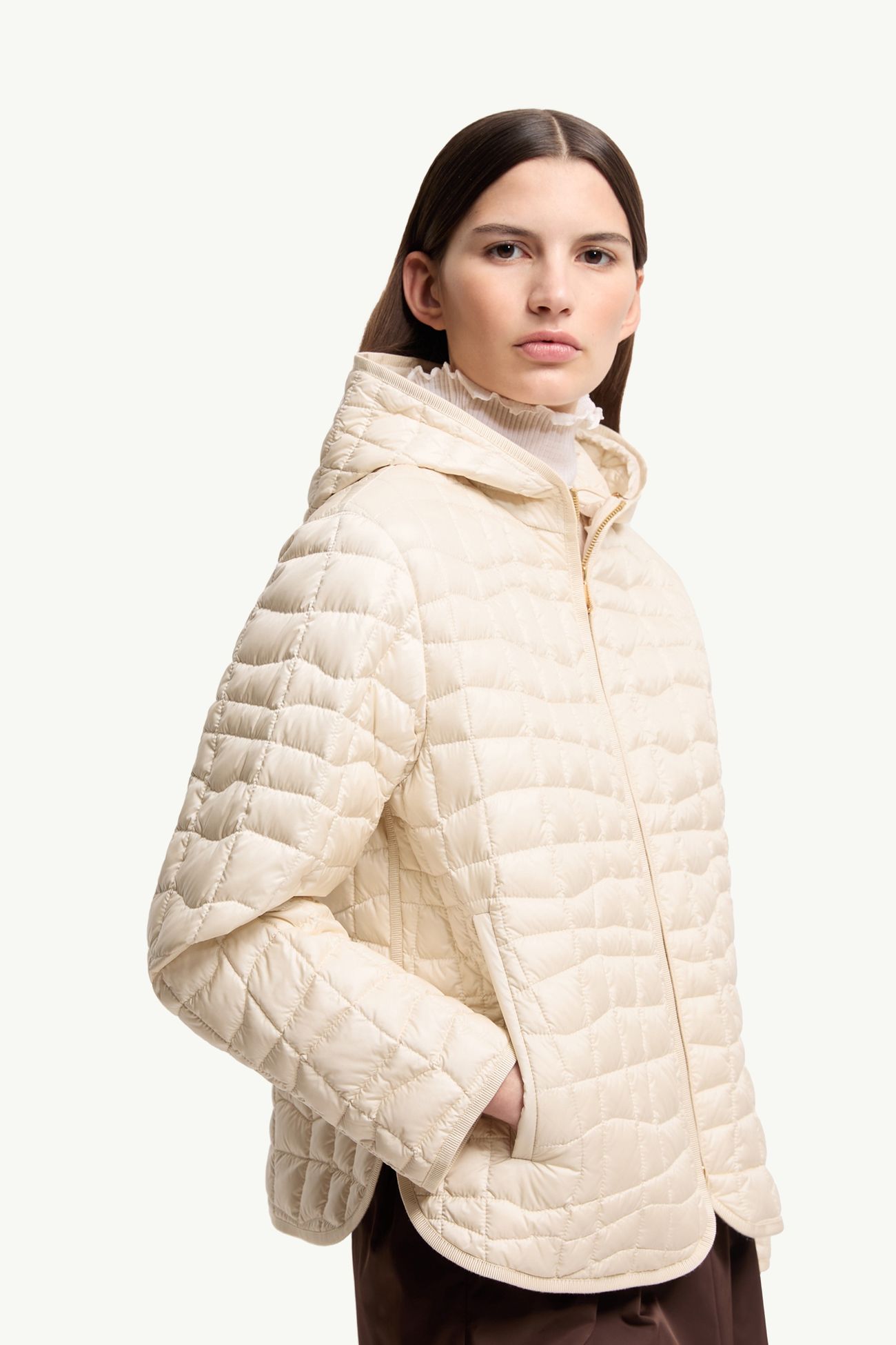 Doudoune courte à capuche et matelassage géométrique Eglantier Femmes Beige Clair Moncler 5