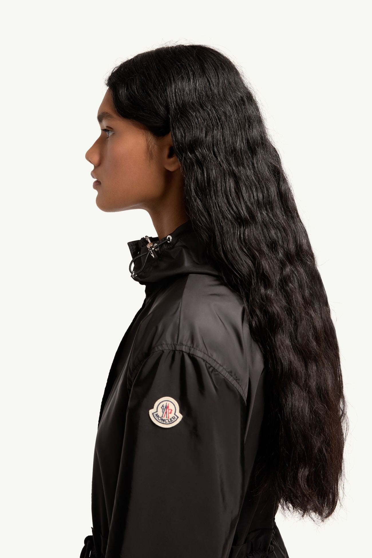 Giacca Impermeabile con Cappuccio e Ruches Weteau Donna Nero Moncler 1