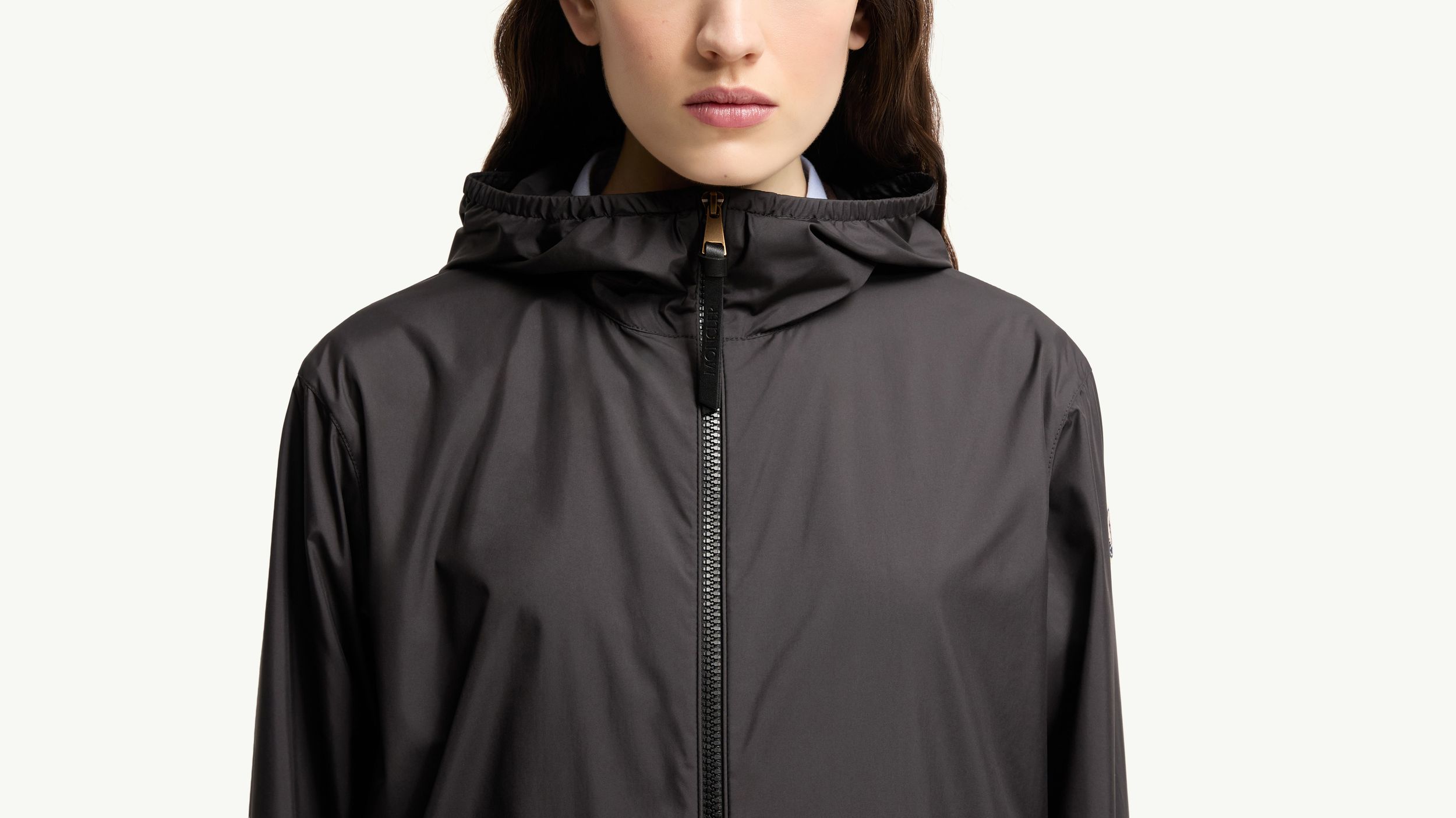 Slide 1 - product.feature.detailleatherpocket.title