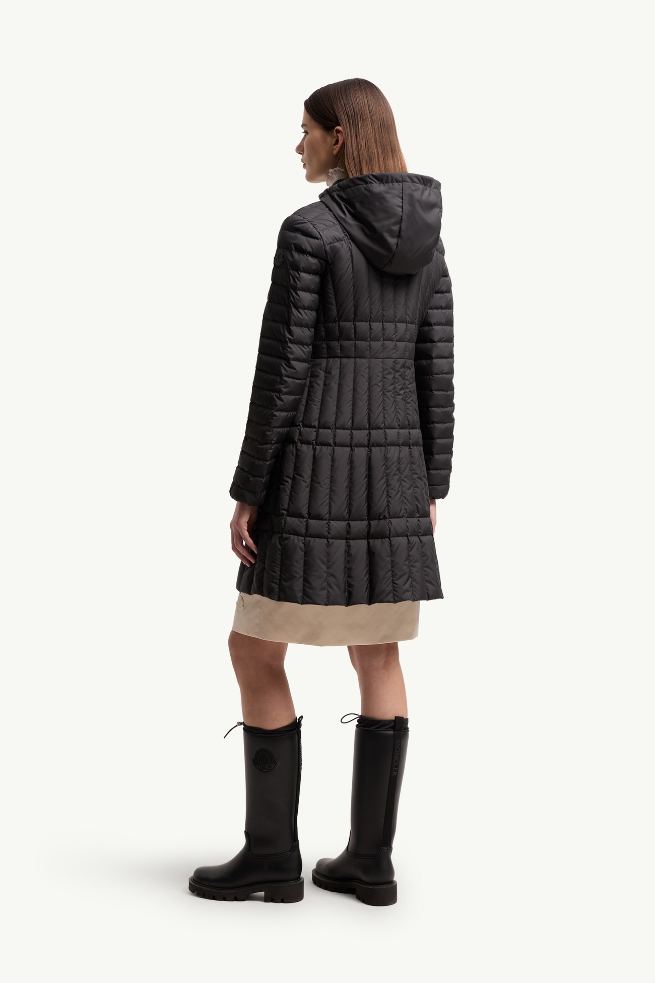Menthelong vertikal gesteppte Daunenjacke mit Kapuze Damen Schwarz Moncler 4