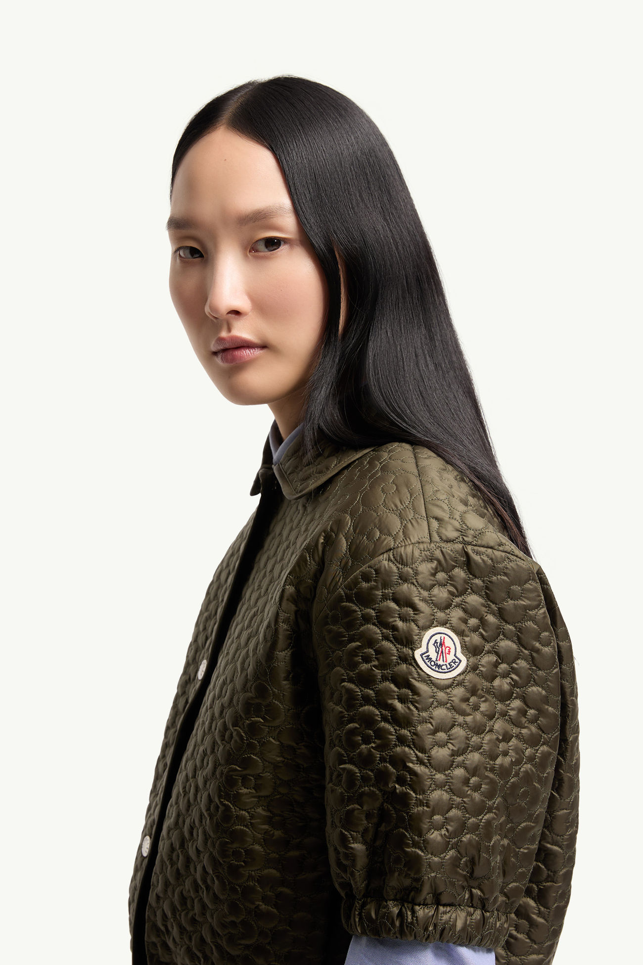 Wattiertes kurzärmliges Hemd mit Blumensteppung Damen Olivgrün Moncler 1