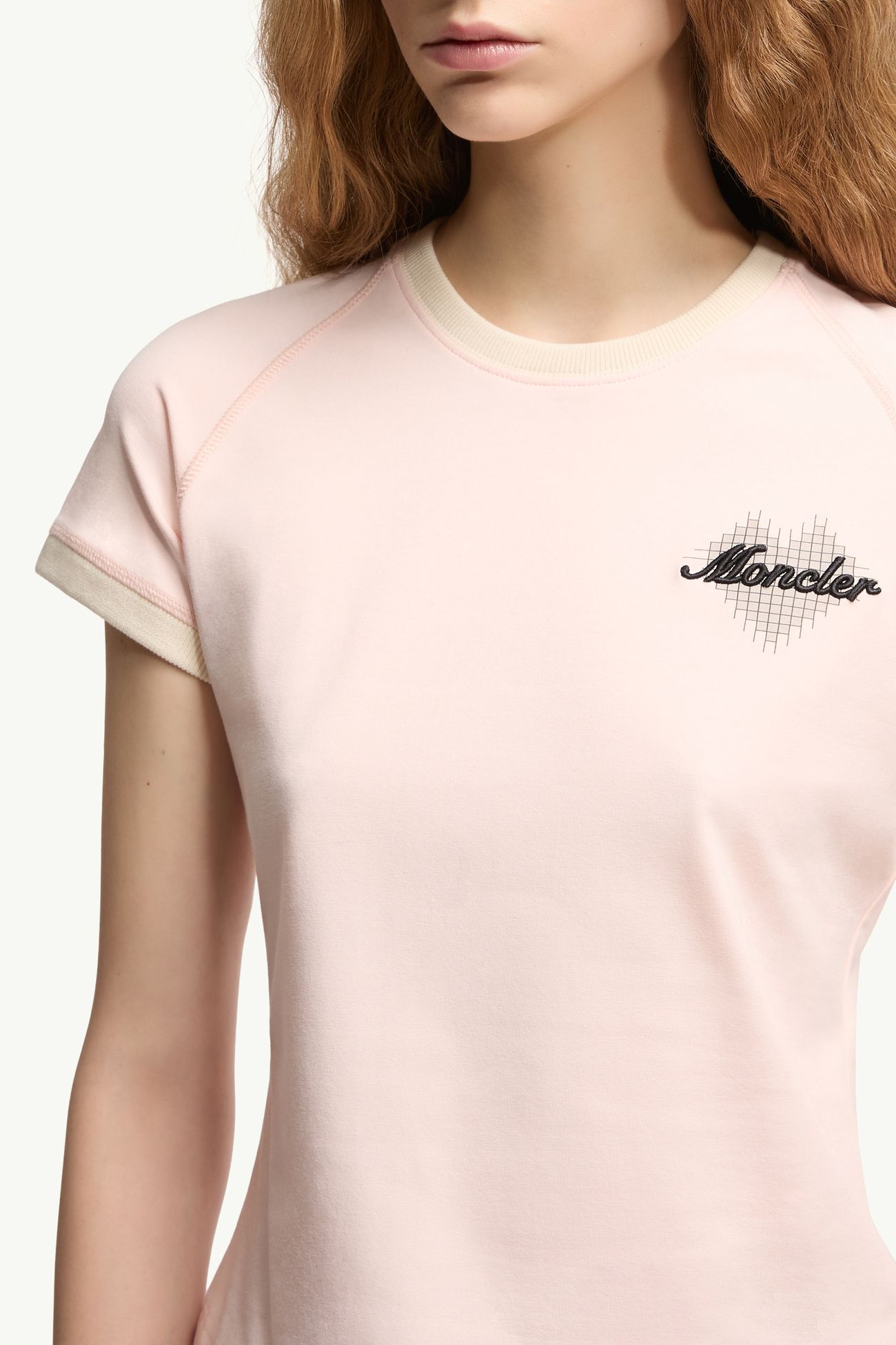 Camiseta de algodón con logotipo de corazón Mujer Rosado claro Moncler 5