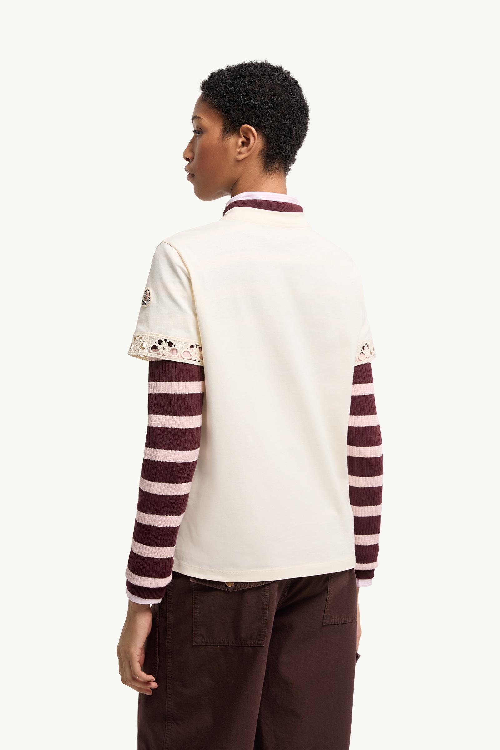 Tシャツ(半袖/袖なし) MONCLER - MONCLER  Macrame Detail Sleeve T-Shirt White Macramé-Trimmed Cotton T-Shirt - Tops & T-shirts for Women