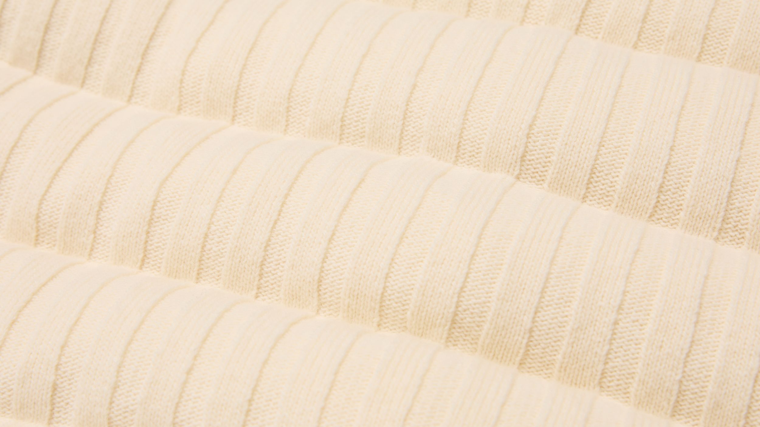 Slide 1 - product.feature.texturecashmere.title