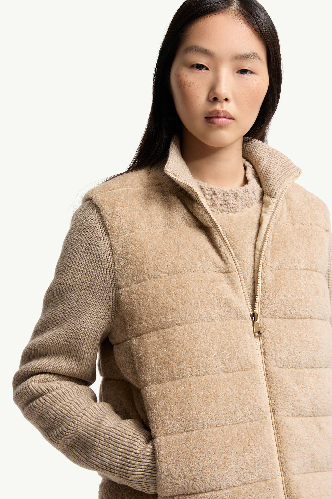 Cardigan zippé en laine et teddy matelassé Femmes Beige Clair Moncler 5