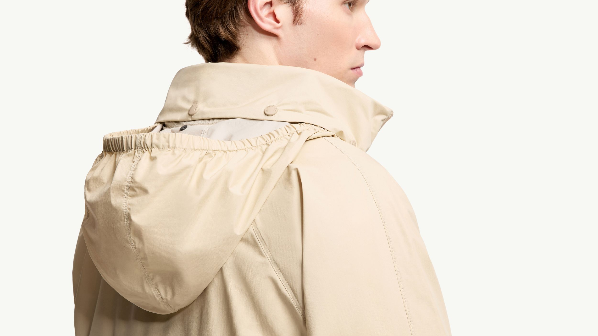 Slide 2 - 拉出式兜帽