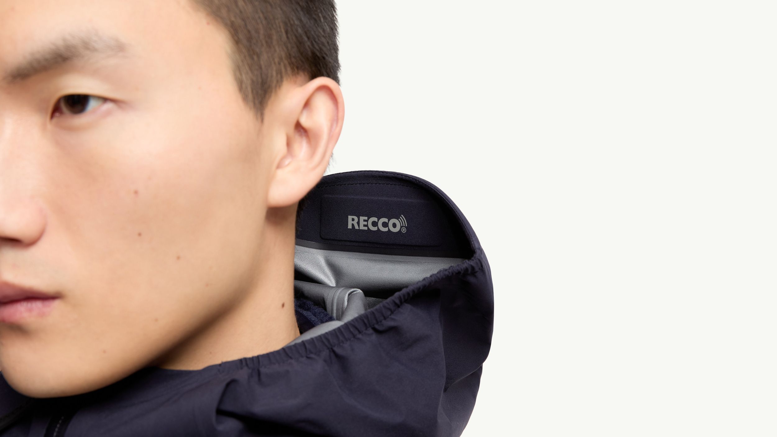 Slide 2 - RECCO®リフレクター付