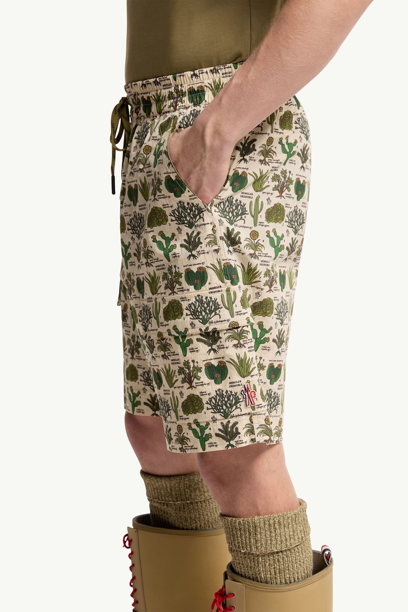 Short en coton mélangé à imprimé botanique Hommes Marron & Vert Moncler 1