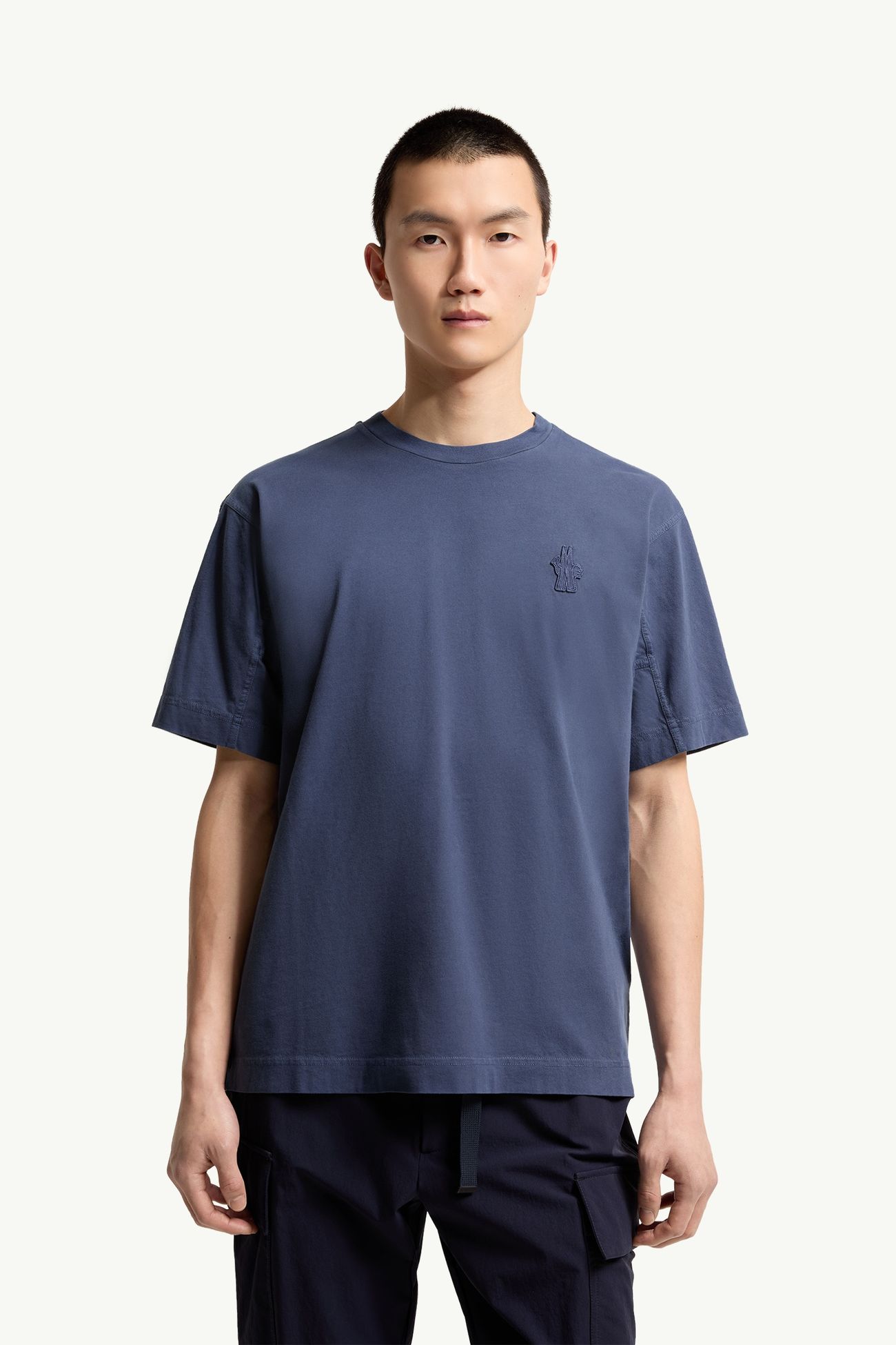 T-shirt in cotone con patch logato Uomo Blu Navy Moncler 3