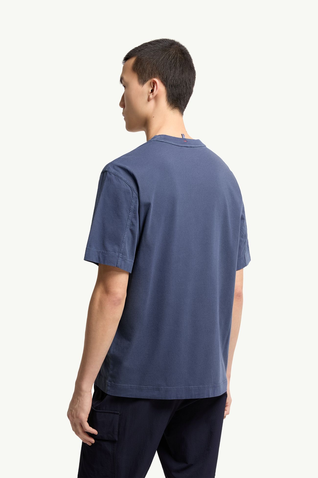 T-shirt in cotone con patch logato Uomo Blu Navy Moncler 4