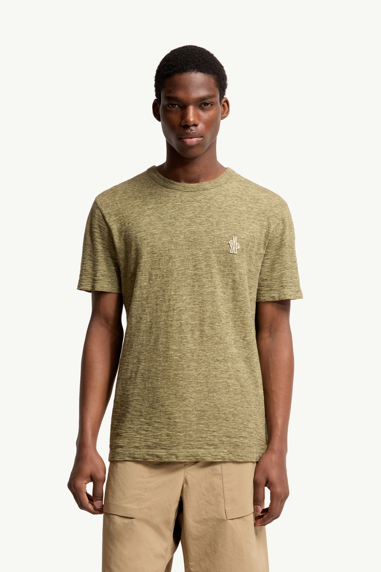 T-shirt in cotone con patch logato Uomo Verde Oliva Moncler 3