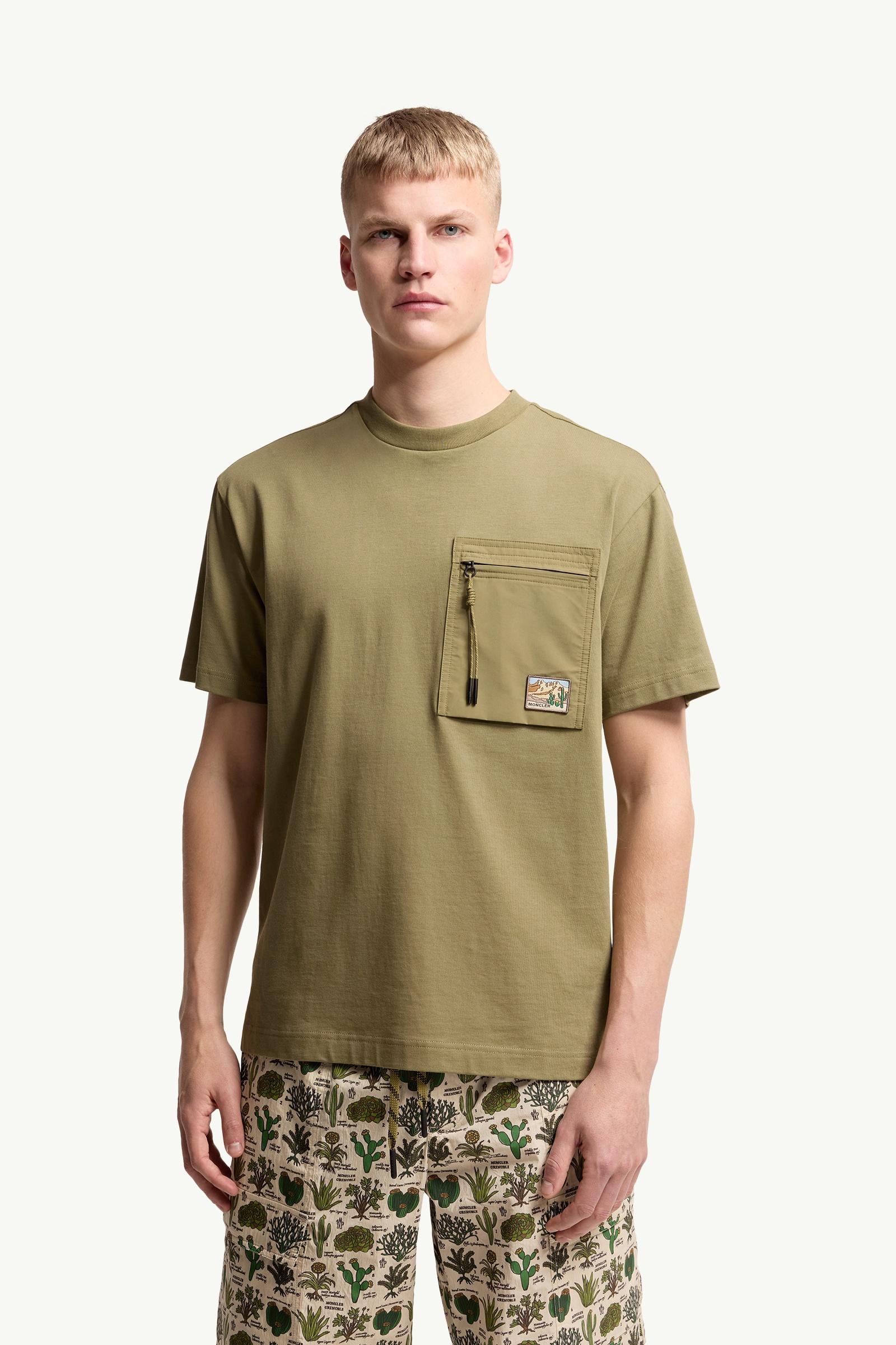 【新品未使用】MONCLER オリーブグリーンTシャツ Olive Green Utility Pocket Cotton T-Shirt - Polos & T-shirts for