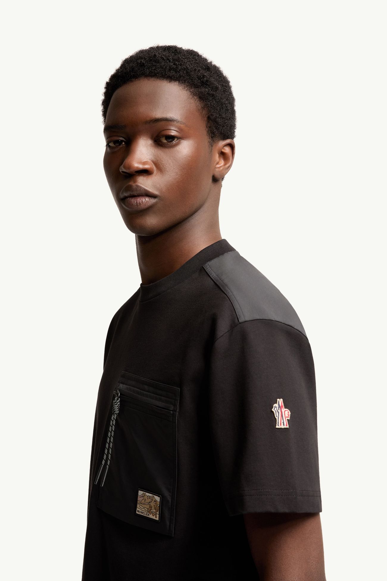 T-shirt in cotone con tasca utility Uomo Nero Moncler 1