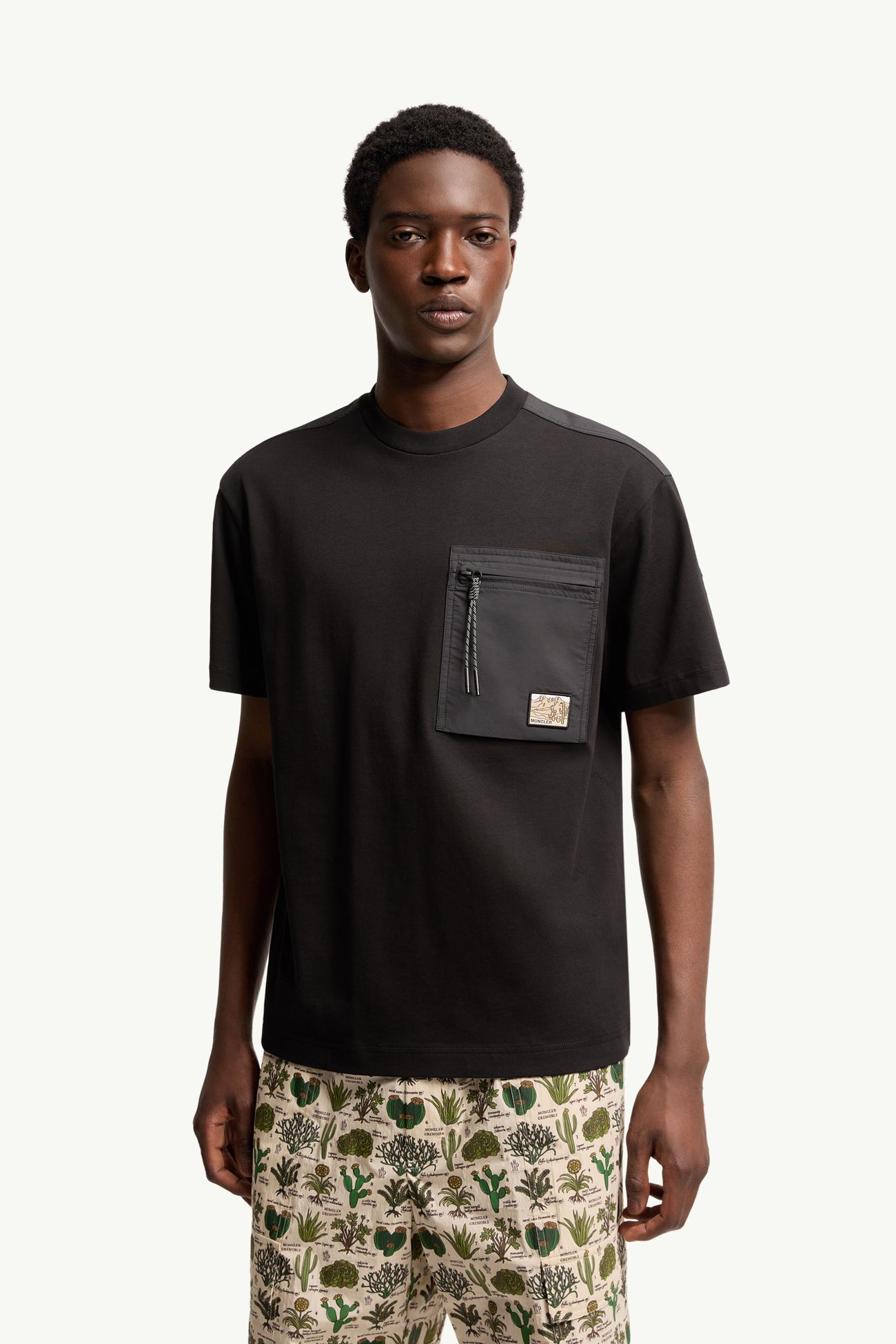 T-Shirt aus Baumwolle mit Utility-Tasche Herren Schwarz Moncler 3