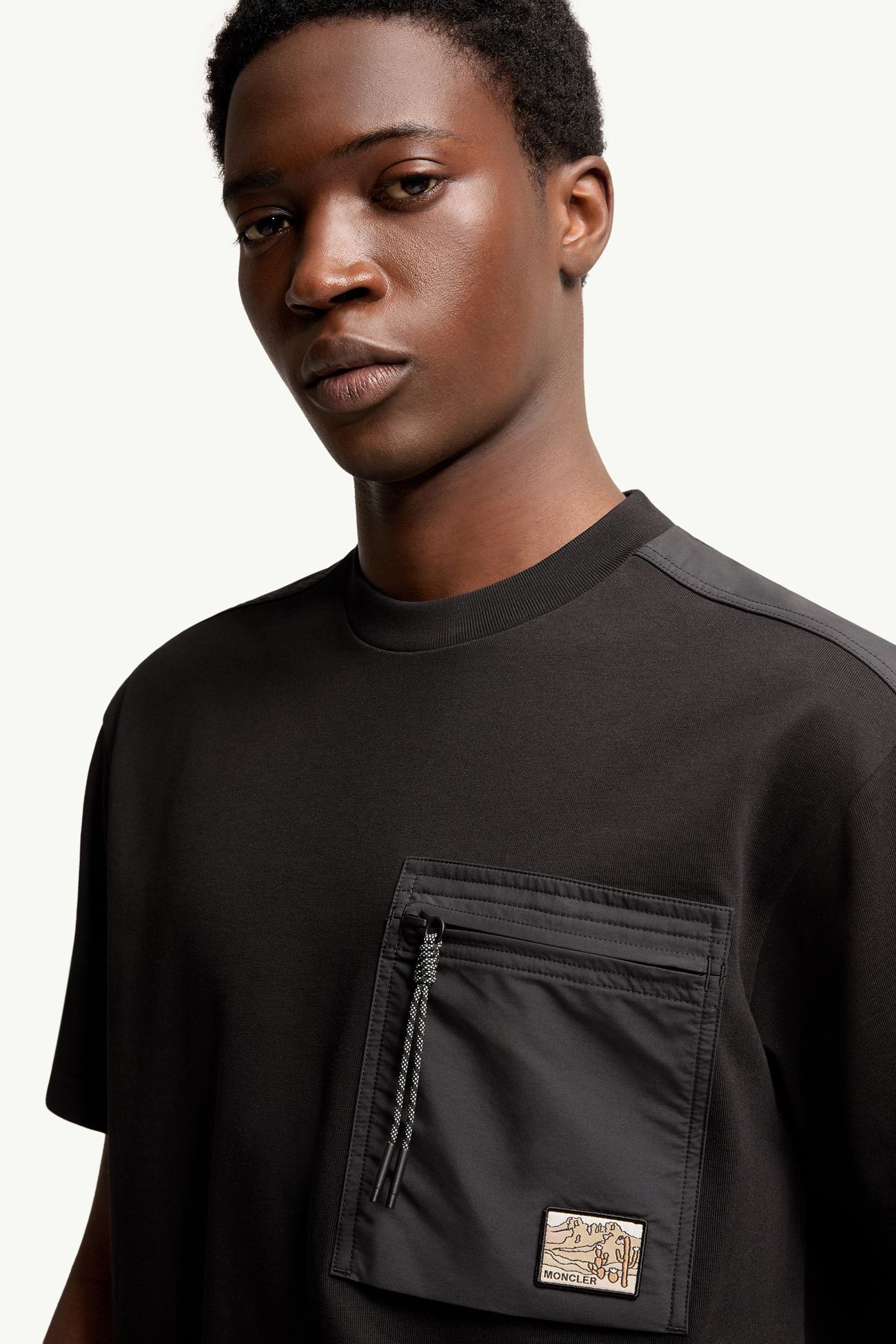 T-shirt en coton à poche utilitaire Hommes Noir Moncler 5