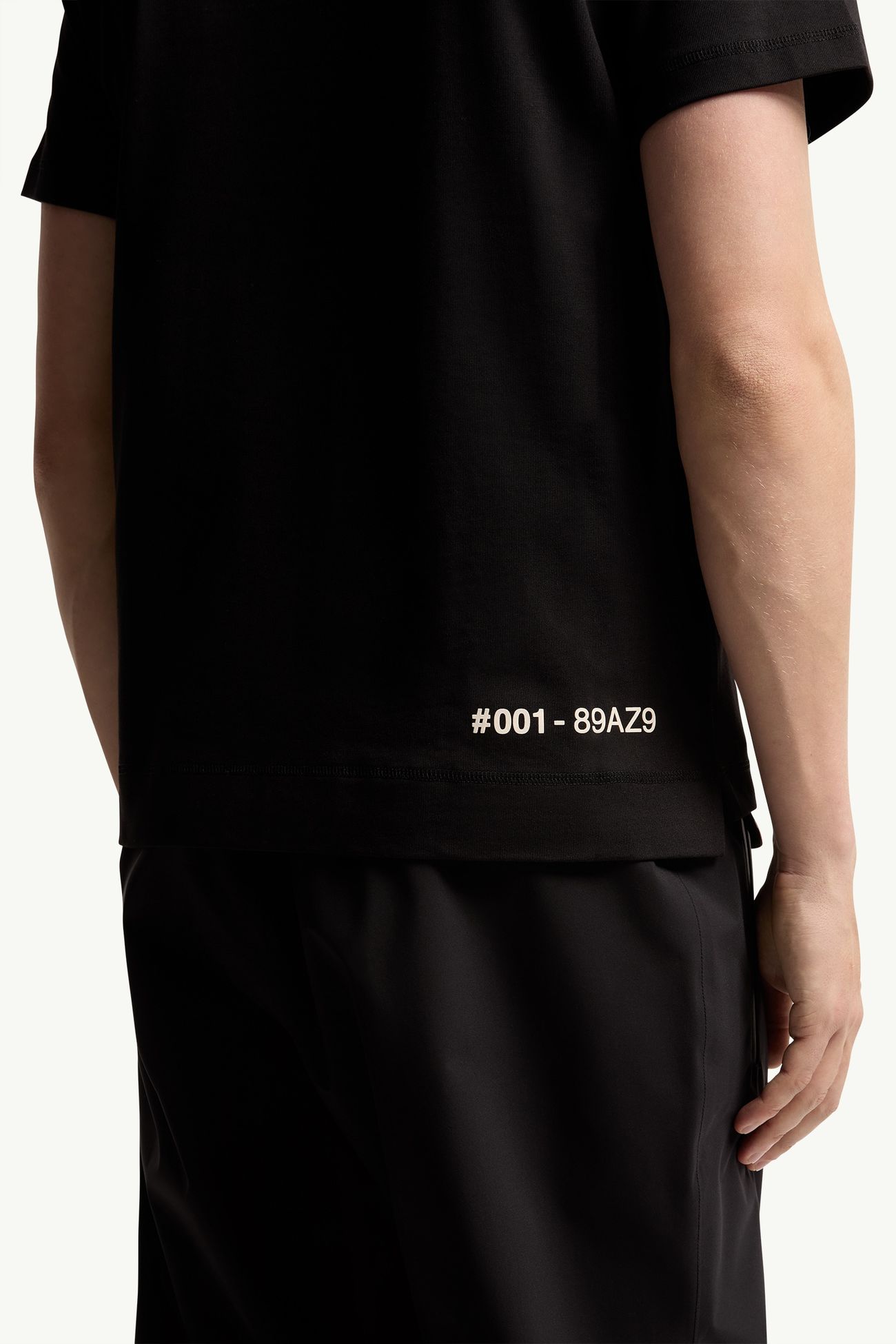 T-shirt logata in cotone Uomo Nero Moncler 5