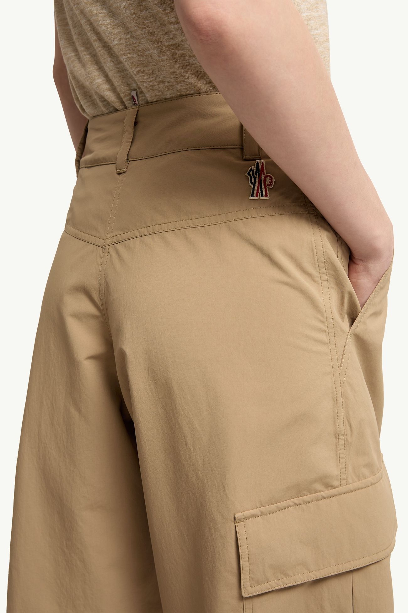 Pantalon en tissu froissé technique Femmes Beige Moncler 5