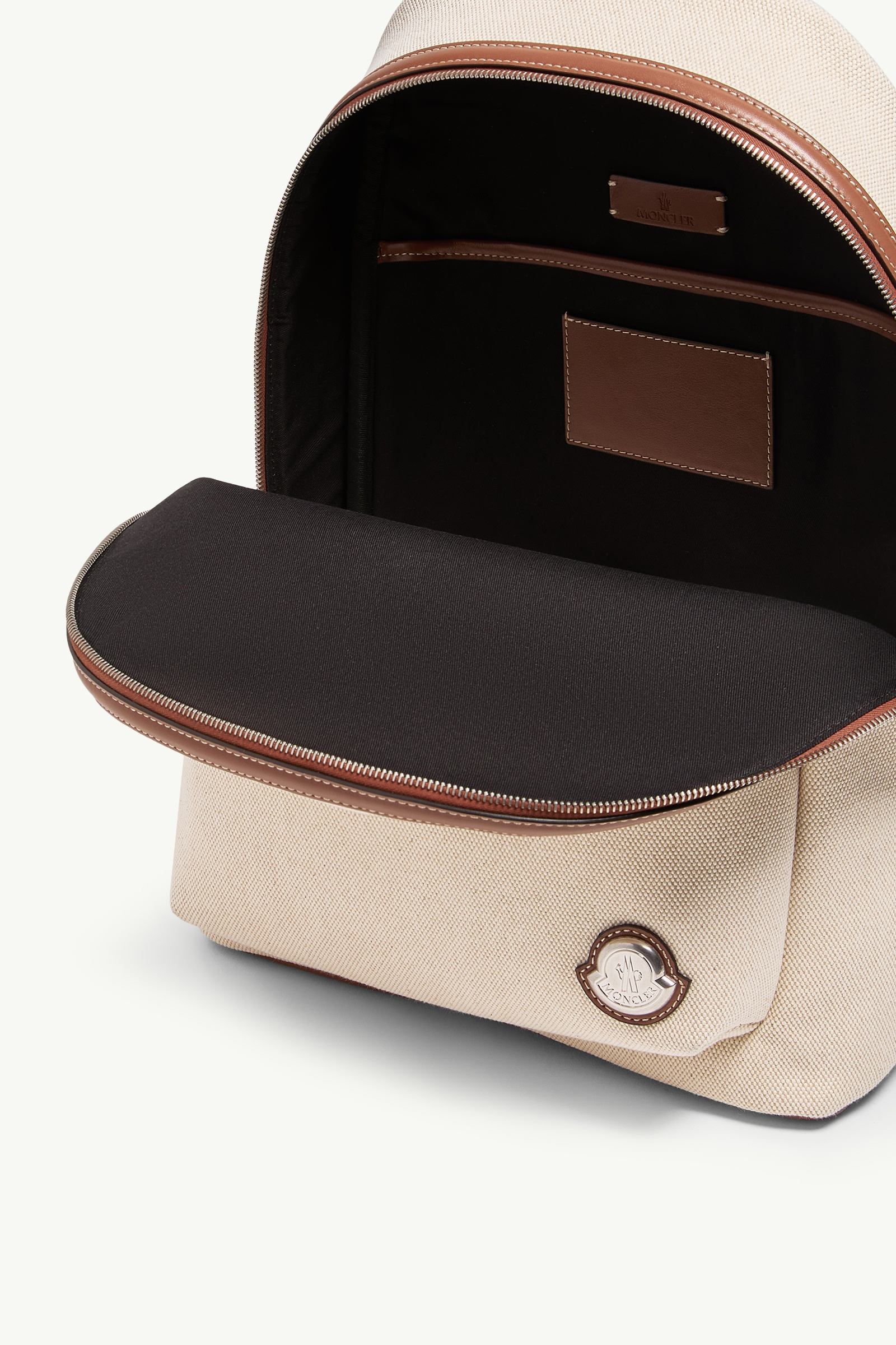 モンクレール オフホワイト バックパック White Ivory Carlo Backpack Bag - Bags & Small Accessories for Men