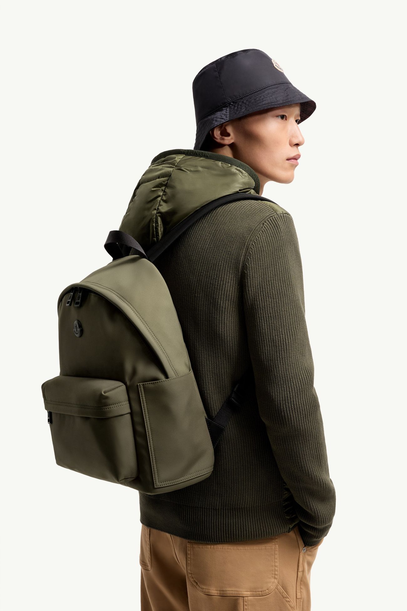 Mochila New Pierrick con logotipo de metal Hombre Verde Oliva Moncler 1