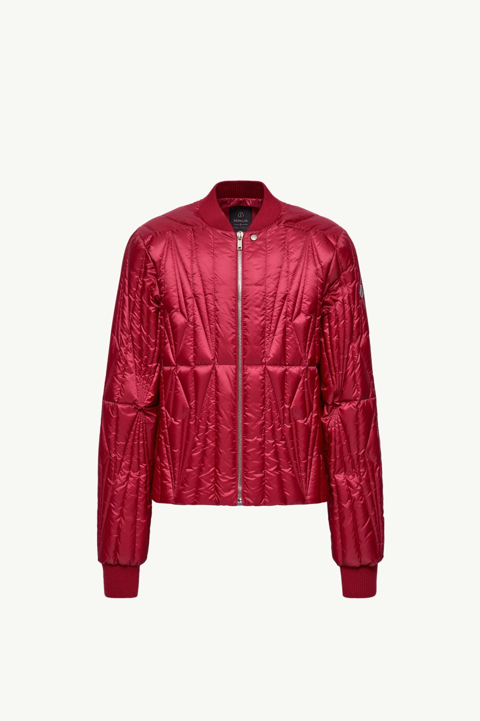 https://moncler-cdn.thron.com/api/v1/content-delivery/shares/dpx6uv/contents/L109N1A00001M8113438_F/image/L109N1A00001M8113438_F