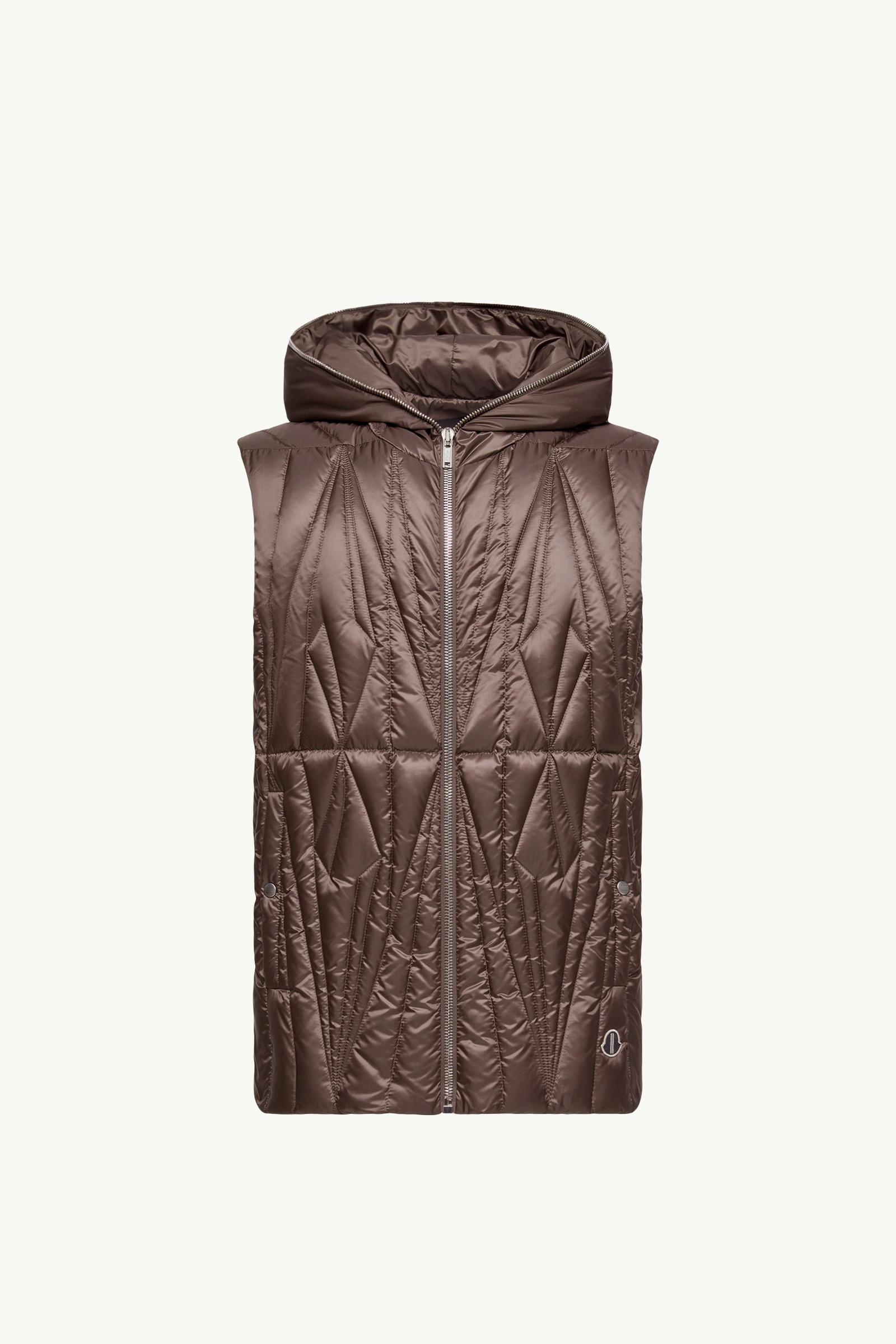 https://moncler-cdn.thron.com/api/v1/content-delivery/shares/dpx6uv/contents/L109N1A00004M8113828_F/image/L109N1A00004M8113828_F