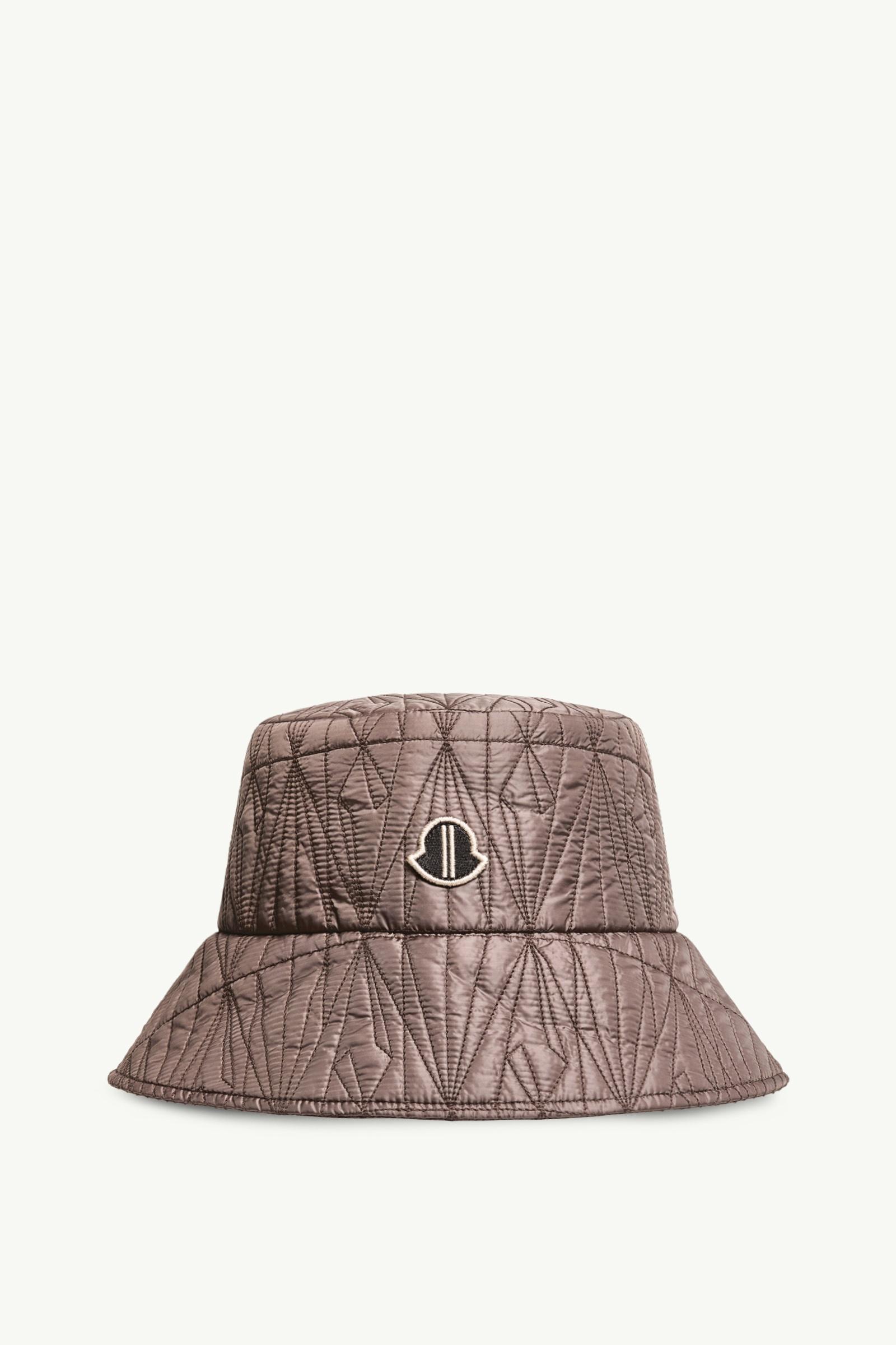 https://moncler-cdn.thron.com/api/v1/content-delivery/shares/dpx6uv/contents/L109N3B00001M8263828_F/image/L109N3B00001M8263828_F
