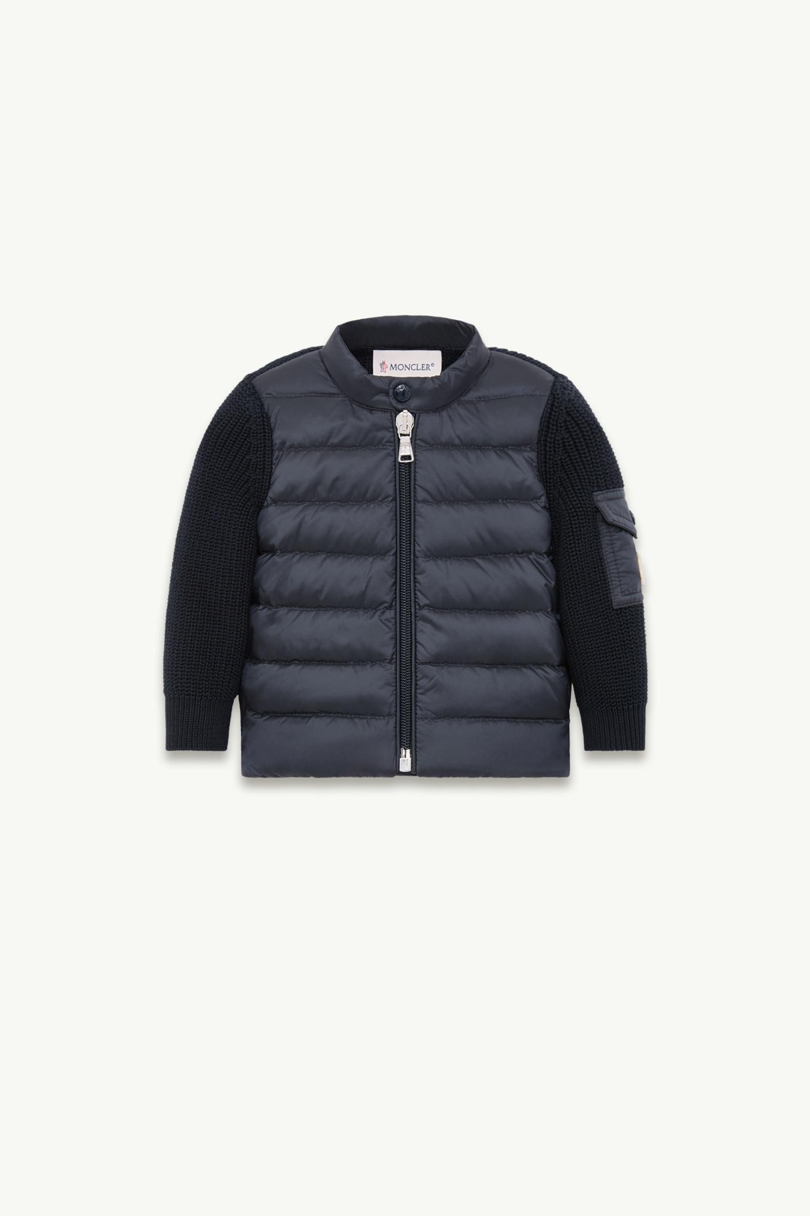 https://moncler-cdn.thron.com/api/v1/content-delivery/shares/dpx6uv/contents/L19519B00001M1367742_F/image/L19519B00001M1367742_F