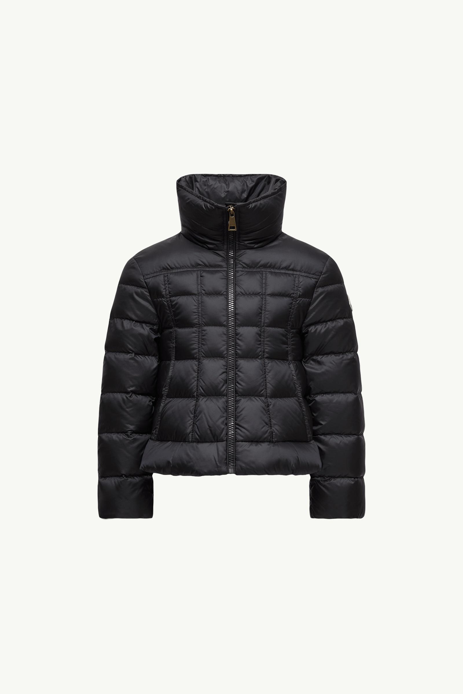 https://moncler-cdn.thron.com/api/v1/content-delivery/shares/dpx6uv/contents/L19541A00024597YF778_F/image/L19541A00024597YF778_F