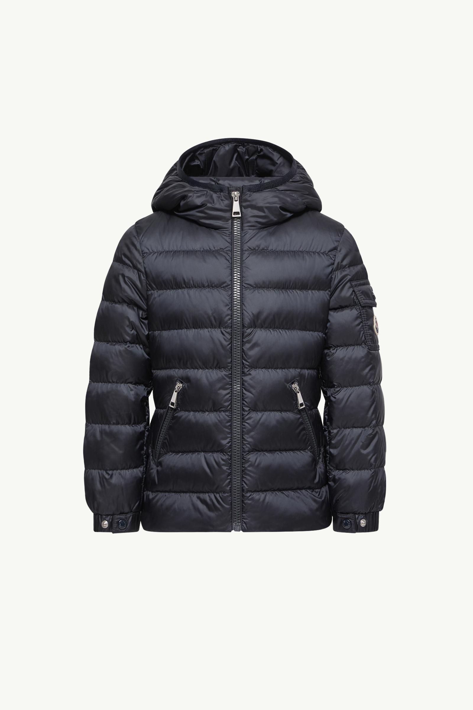 https://moncler-cdn.thron.com/api/v1/content-delivery/shares/dpx6uv/contents/L19541A00031597YF778_F/image/L19541A00031597YF778_F
