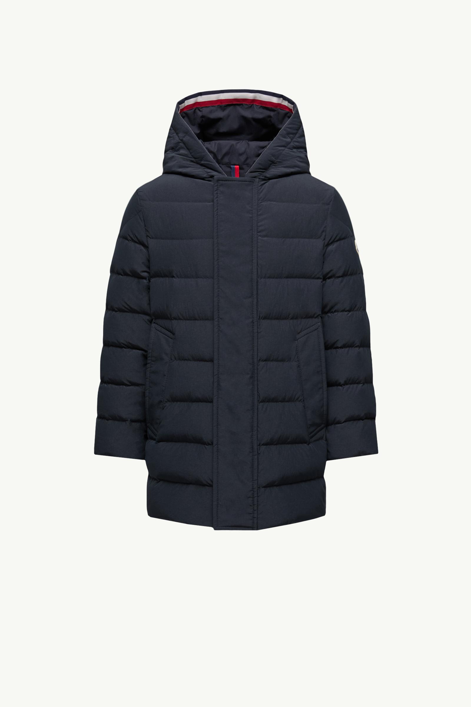 https://moncler-cdn.thron.com/api/v1/content-delivery/shares/dpx6uv/contents/L19541C000015984X776_F/image/L19541C000015984X776_F