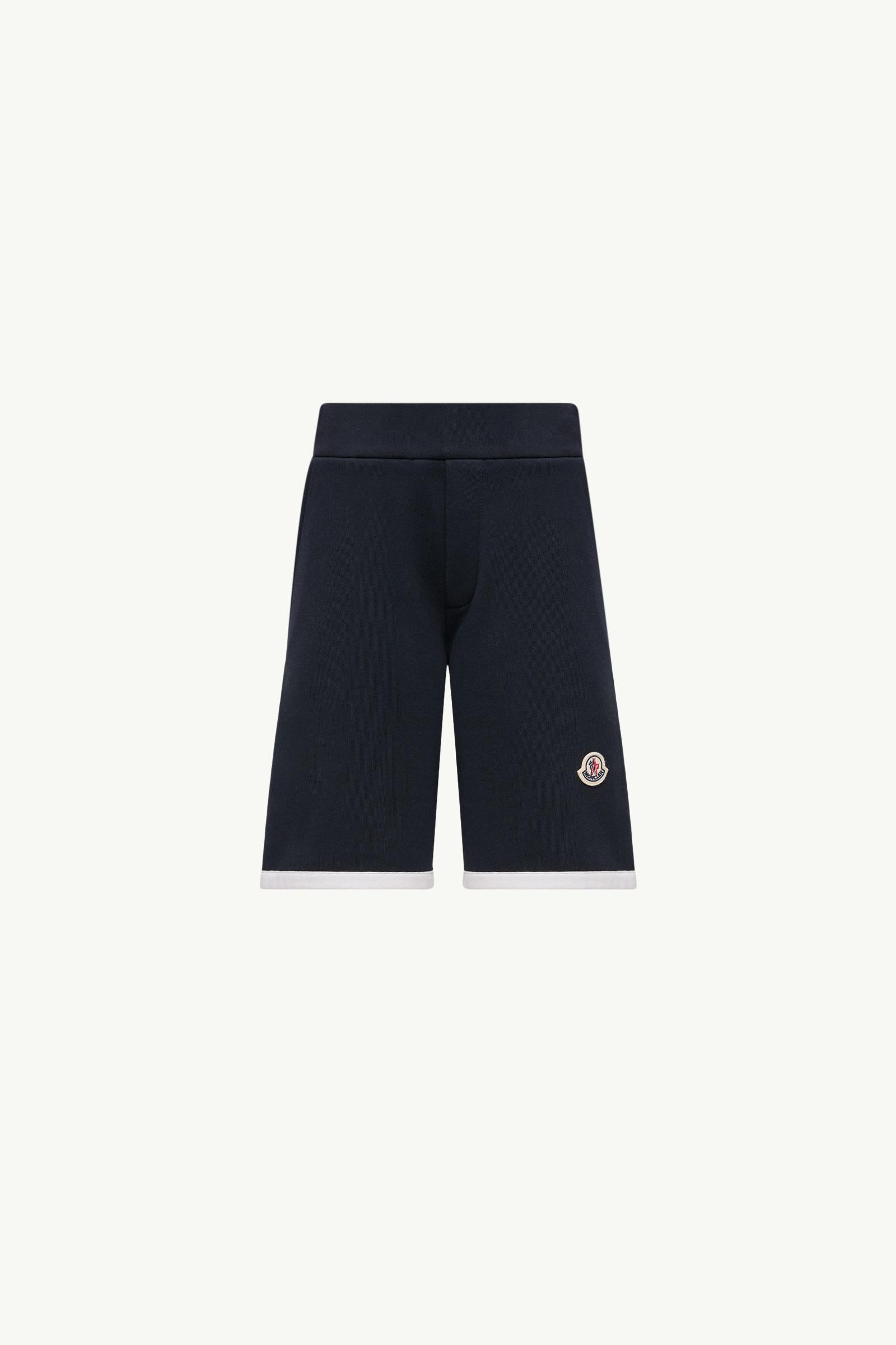 https://moncler-cdn.thron.com/api/v1/content-delivery/shares/dpx6uv/contents/L19548H0000289AKM778_F/image/L19548H0000289AKM778_F