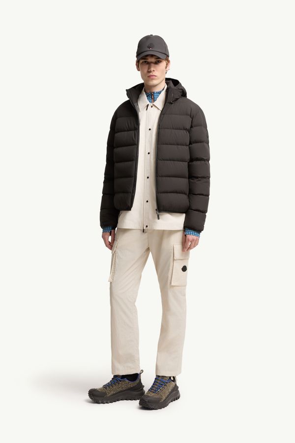 Plumífero corto con capucha Arajoki Hombre Negro Moncler 0