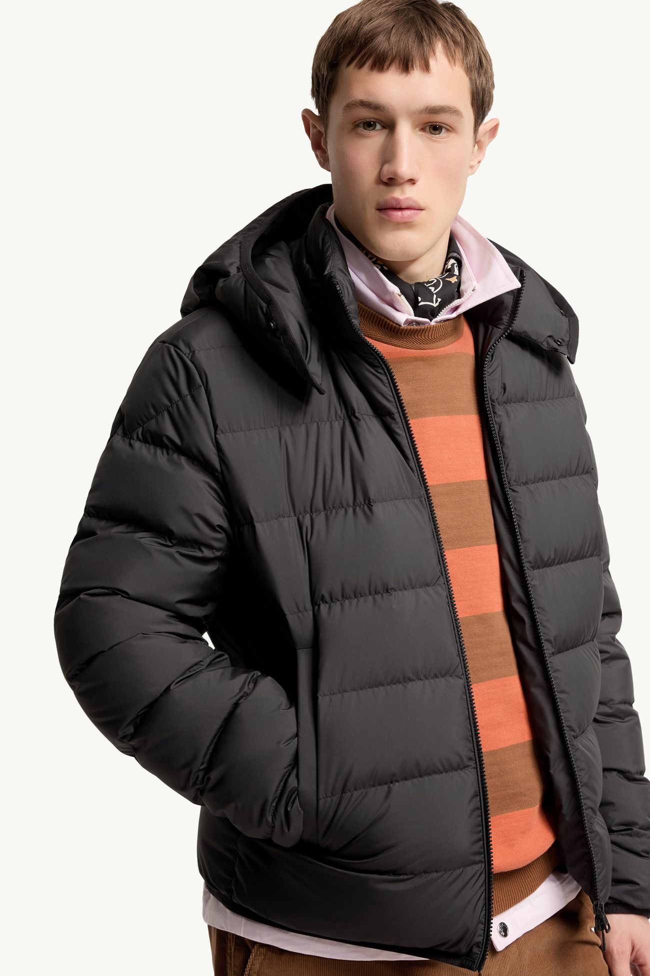 Montbrocq男士连帽短款羽绒夹克外套 男士 黑色 Moncler 5