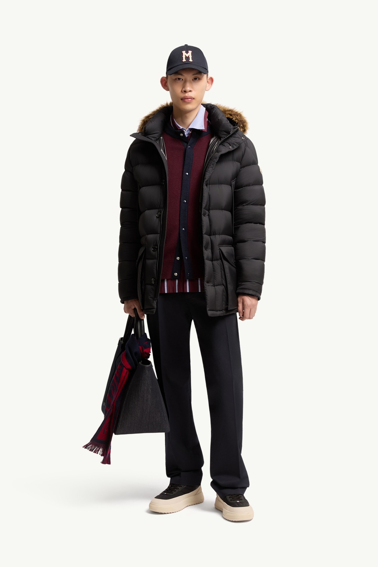 Plumífero de largo medio con capucha Clunye Hombre Negro Moncler 0