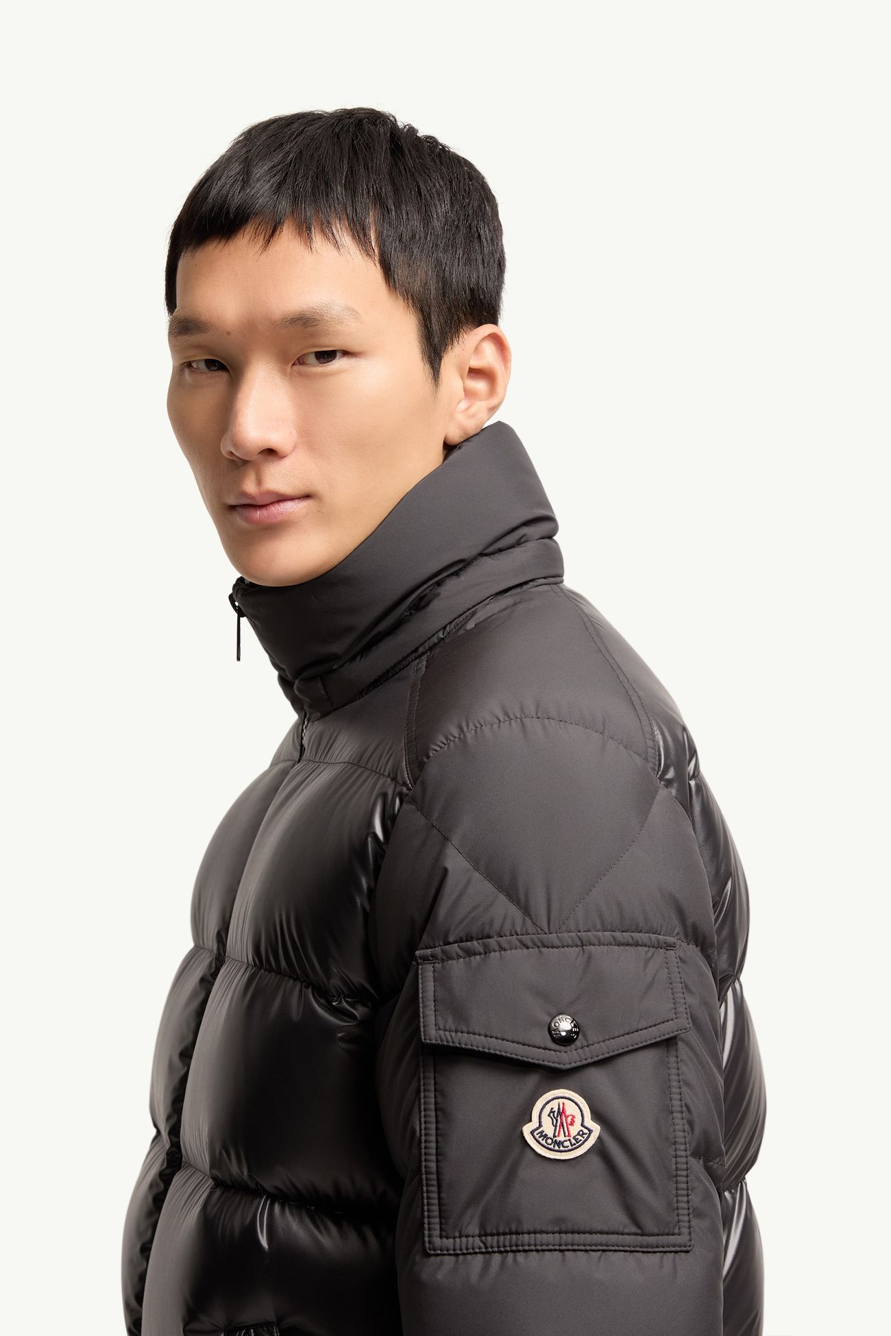 Moncler Maya男士连帽短款羽绒夹克外套 男士 黑色 Moncler 1