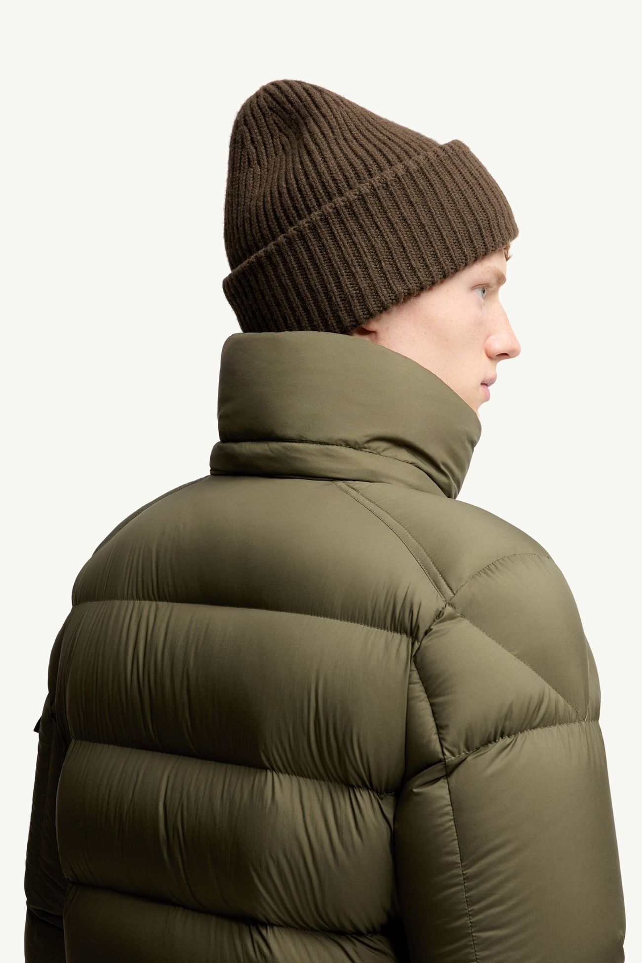 オリーブグリーン Moncler Maya 70 ショートダウンジャケット 