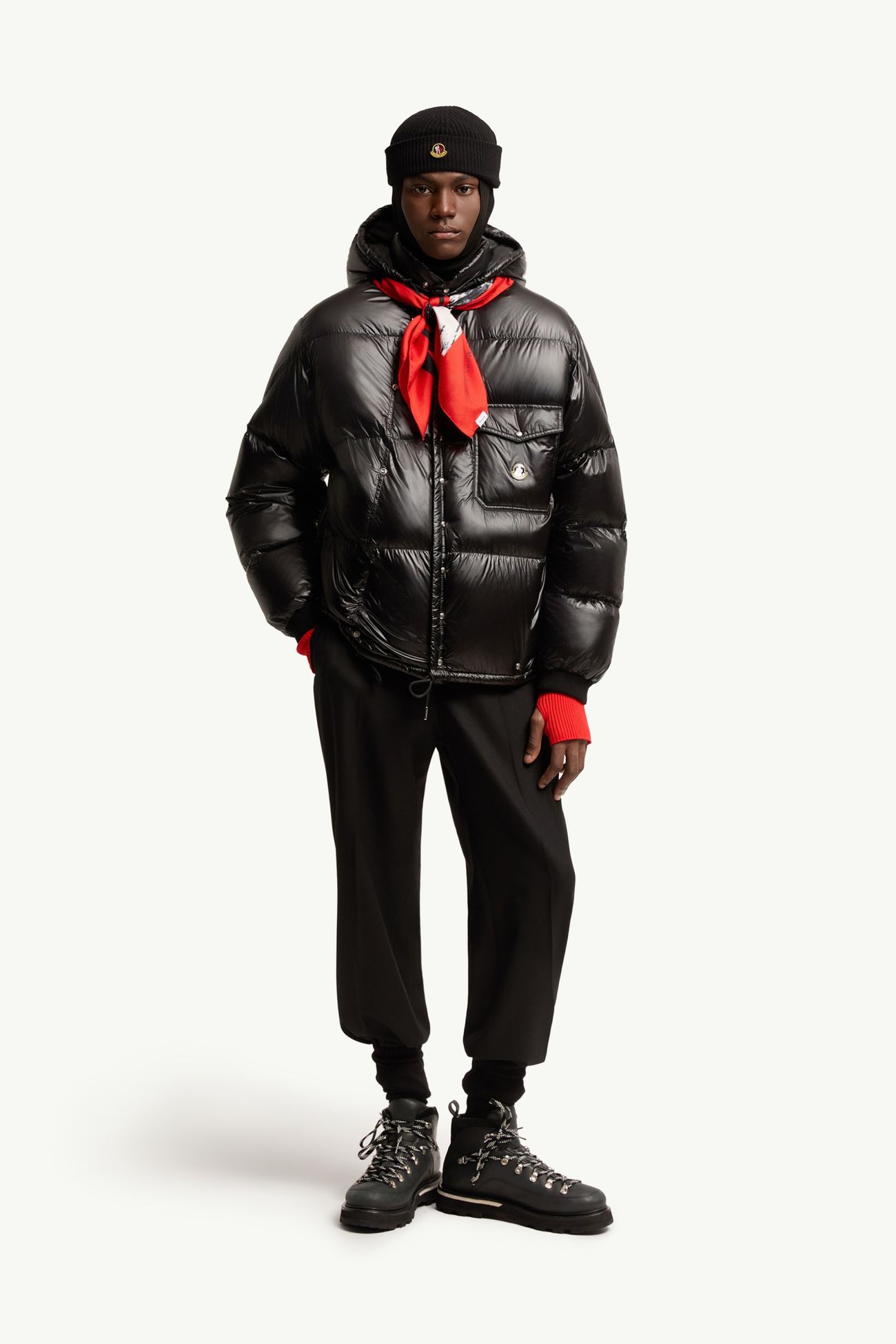Plumífero corto con capucha Karakorum Hombre Negro Moncler 0
