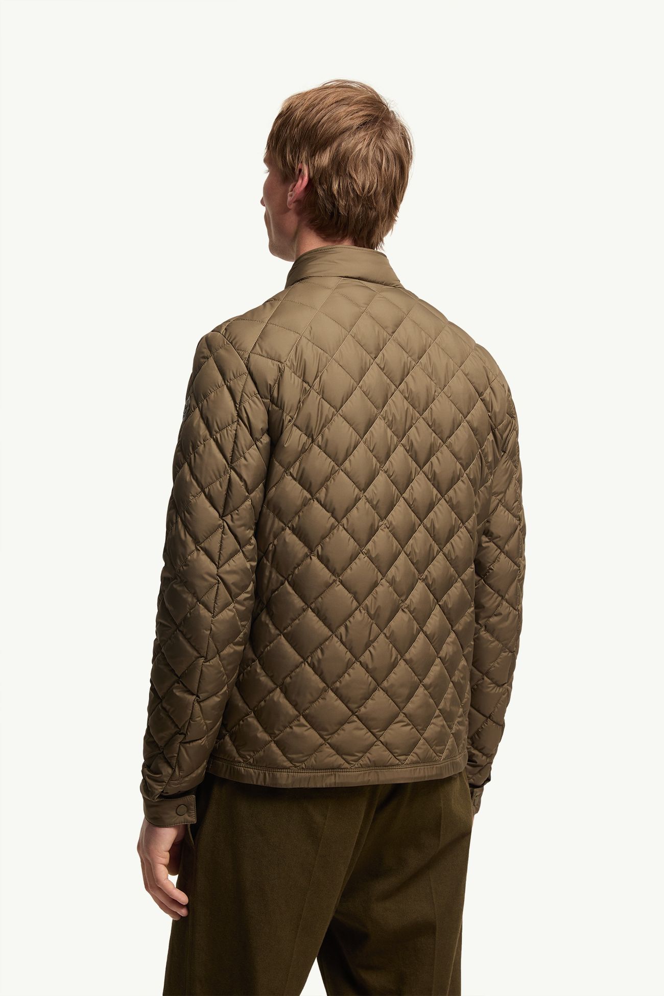Oise 다이아몬드 퀼팅 쇼트 다운 재킷 남성 올리브 그린 Moncler 4