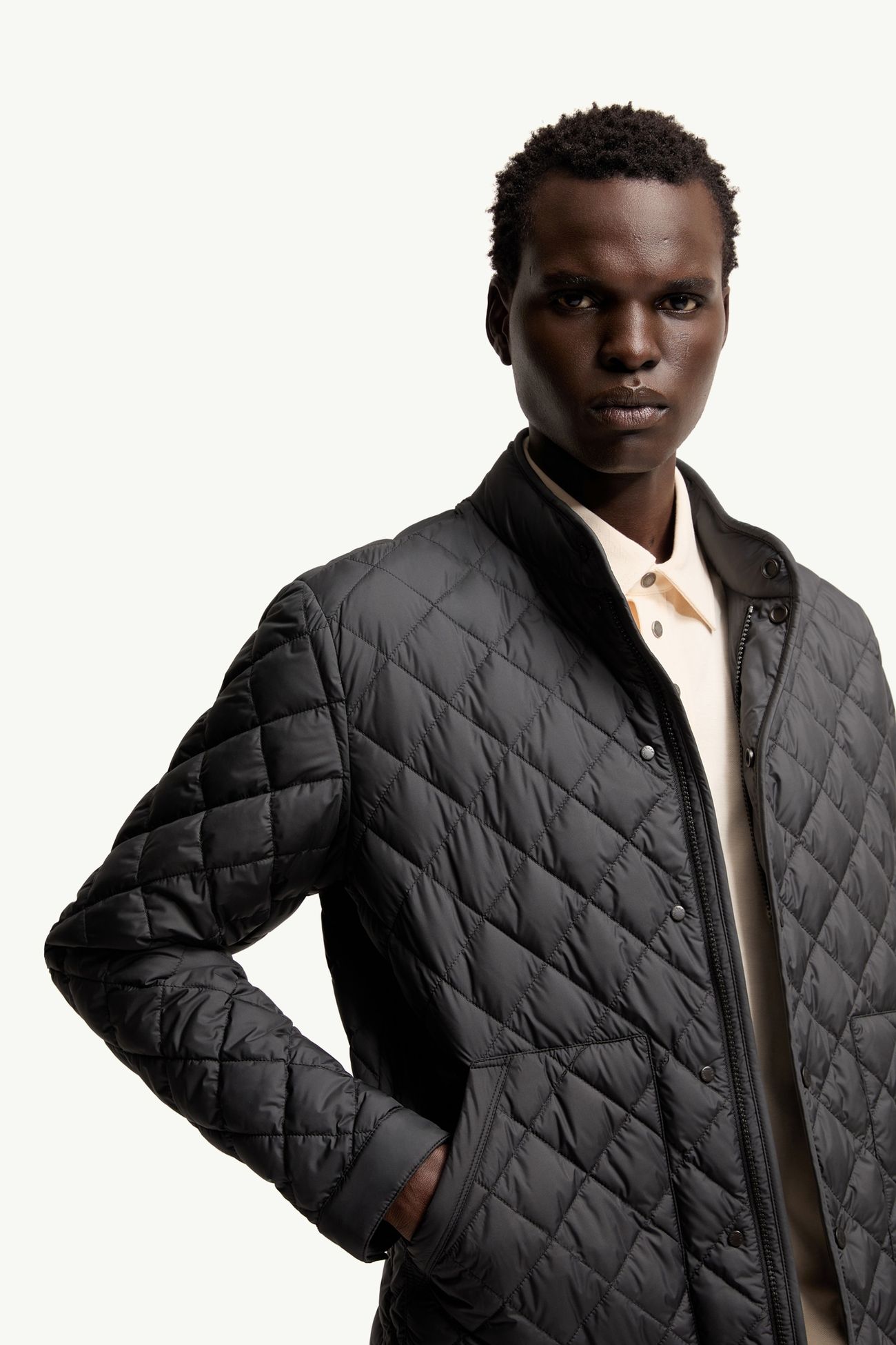 Oise kurze Daunenjacke mit Rautensteppung Herren Schwarz Moncler 5