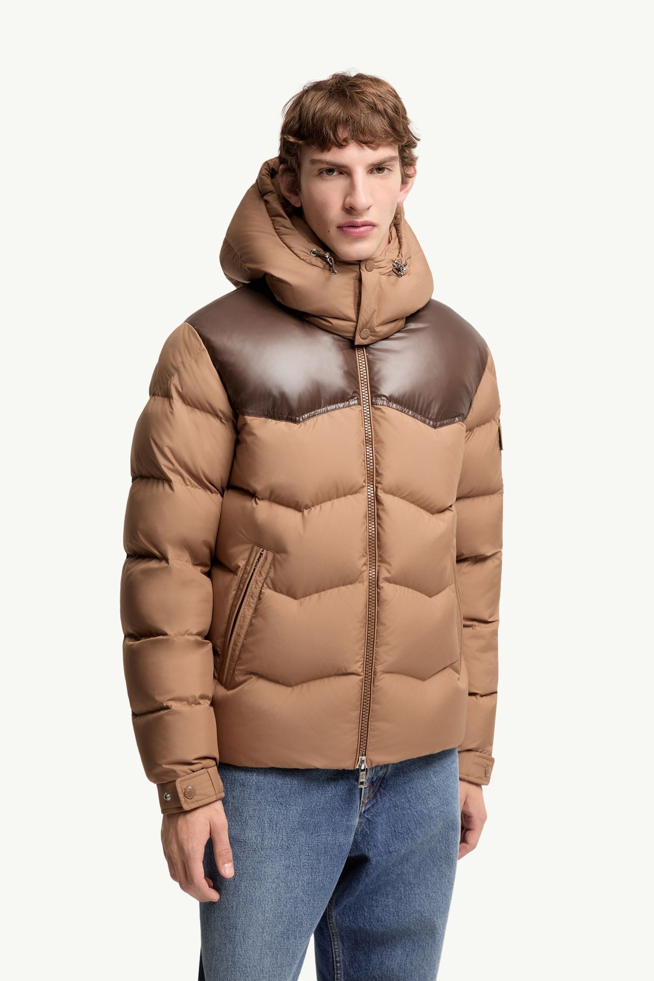 Ravelis kurze Daunenjacke mit Kapuze und Zickzack-Steppung Herren Beige Moncler 3