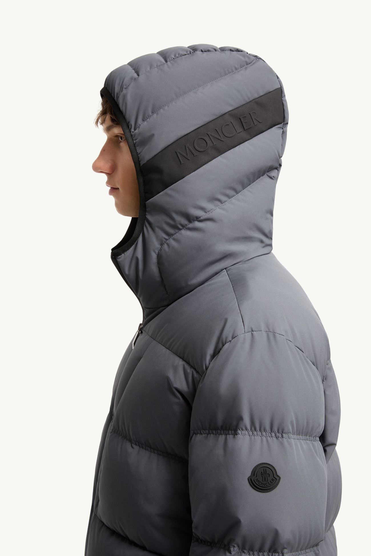 Poitevin男士连帽短款羽绒夹克外套 男士 灰色 Moncler 1