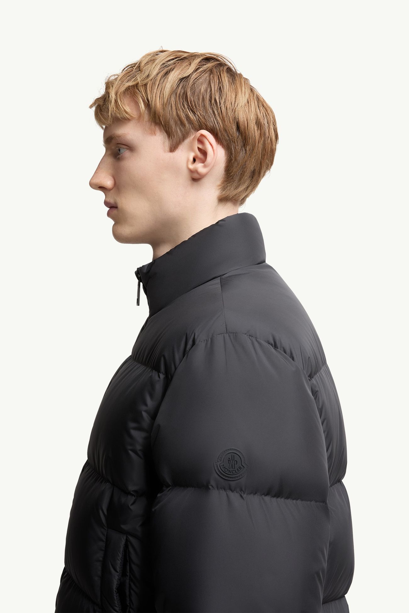 Erterle ショートダウンジャケット メンズ ブラック Moncler 1