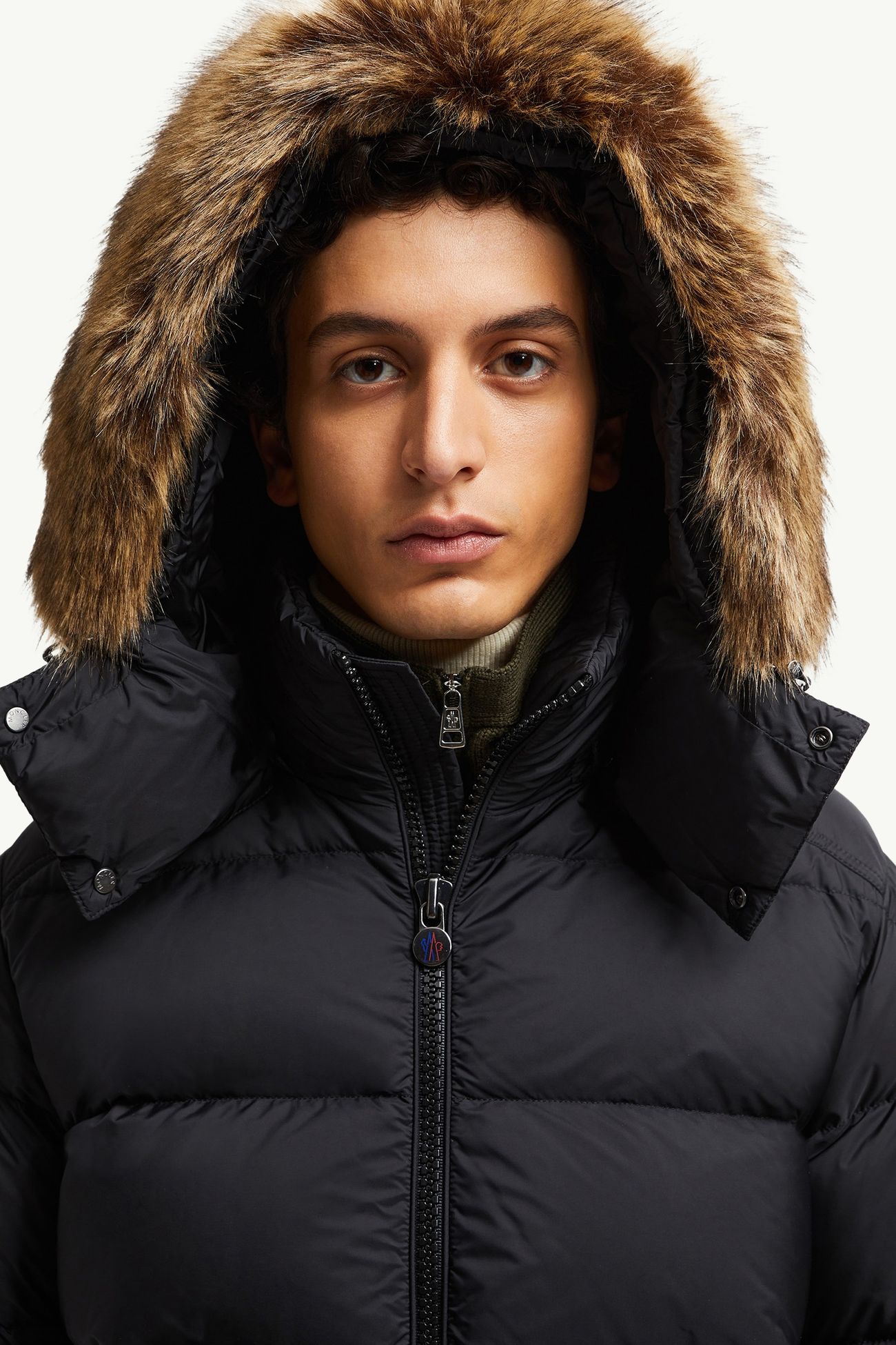 Piumino corto Mayaf con cappuccio Uomo Nero Moncler 1